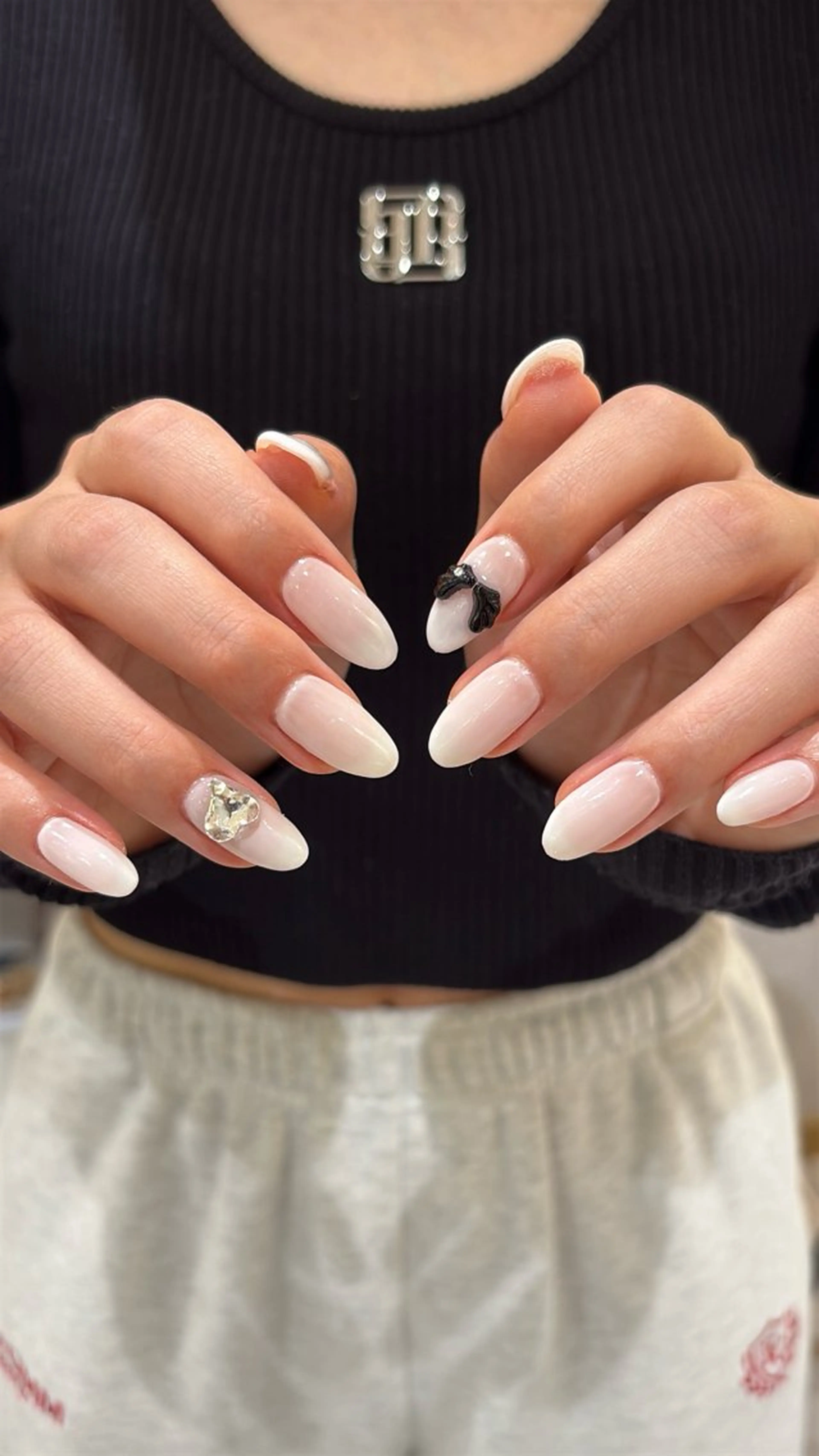 ネイル ハート ワンホンネイル ホワイト 🦋sana🦋 似合わせカット✁のヘアスタイル