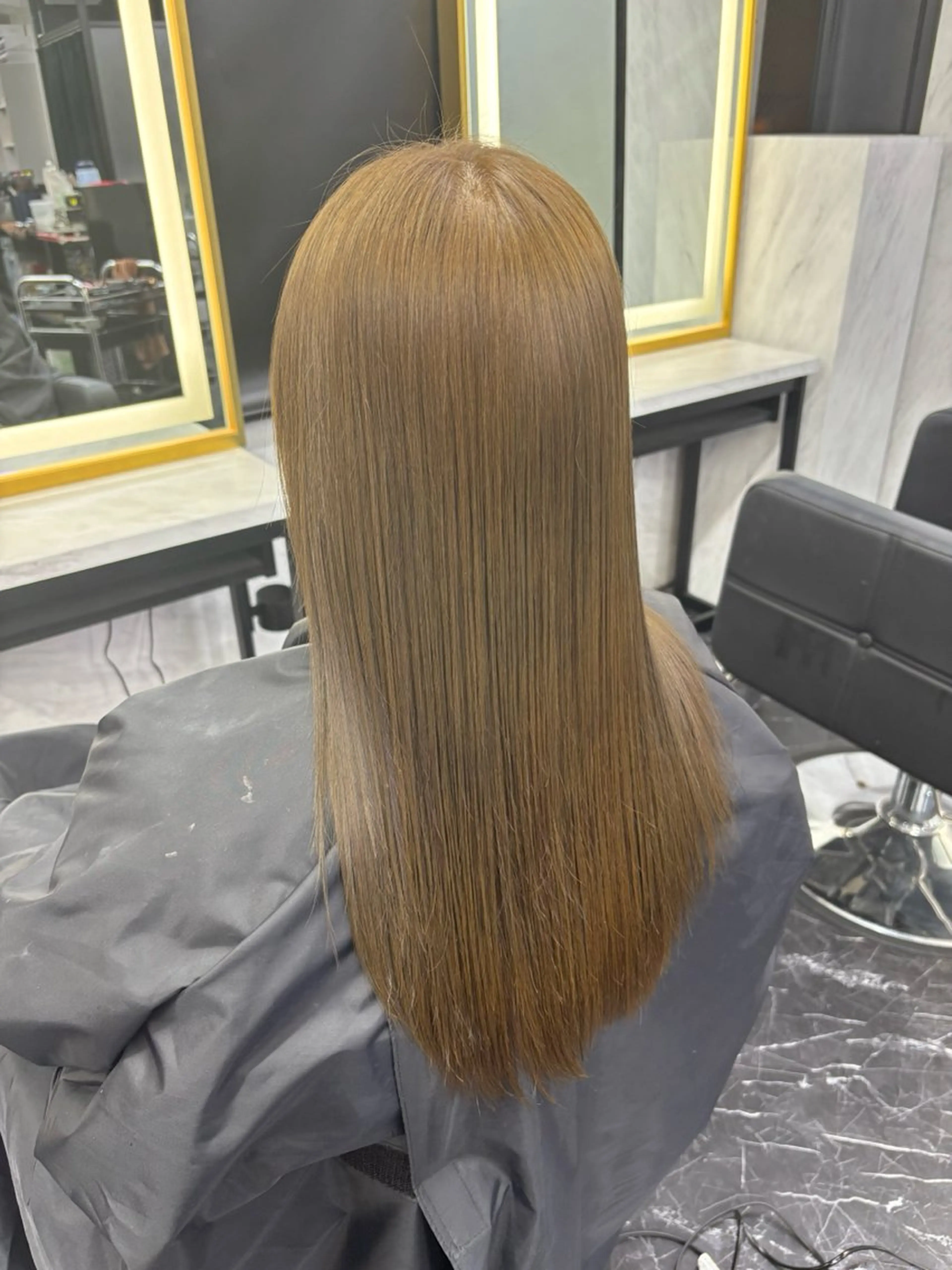 ロング カラー グレージュ ヘアカラー Assistant MOEのヘアスタイル