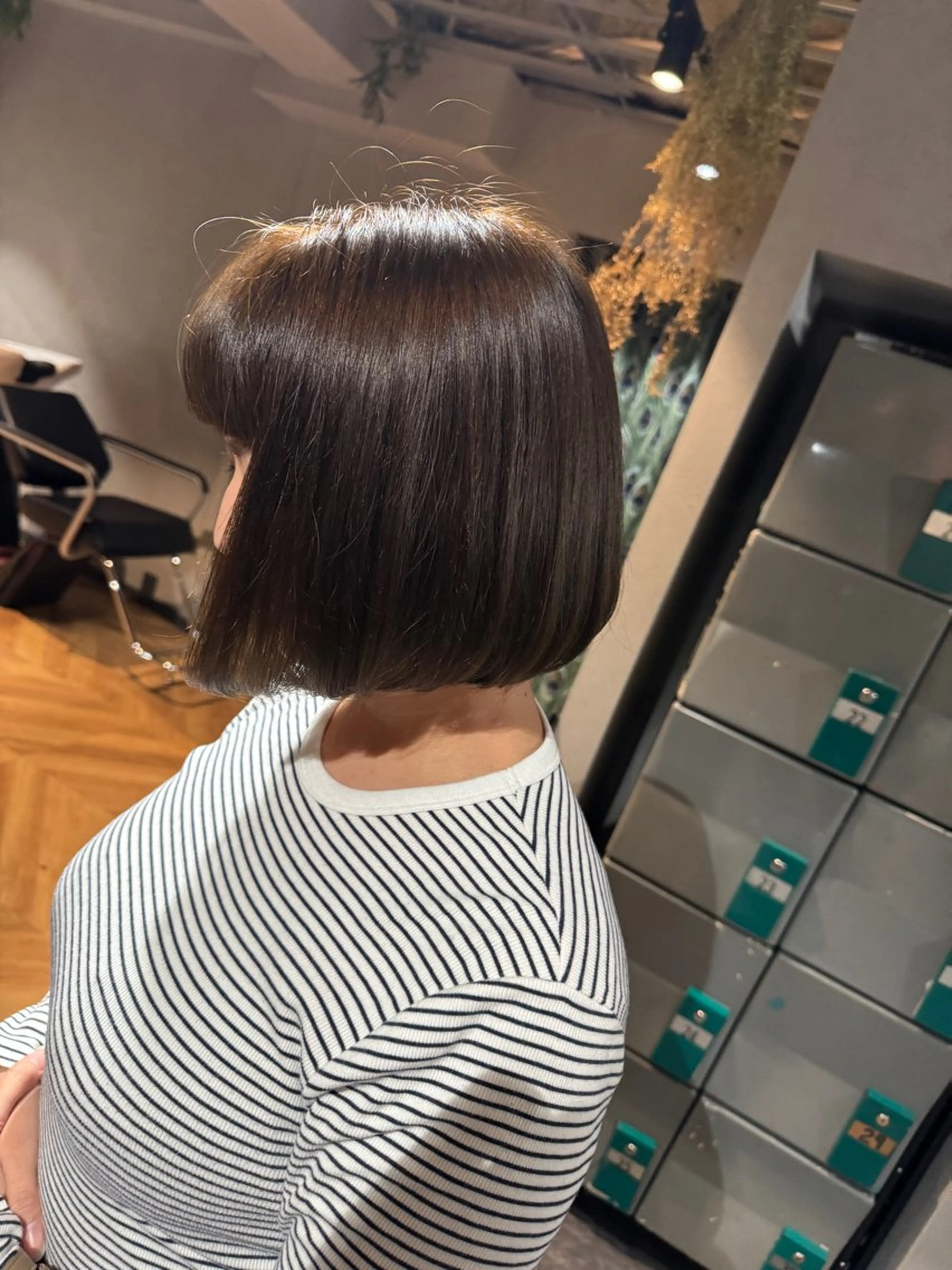 ショート カラー ショートレイヤー ダブルカラー グレージュ インナーカラー 外国人風カラー カット ヘアカラー トリートメント ravens デザインカラーのヘアスタイル