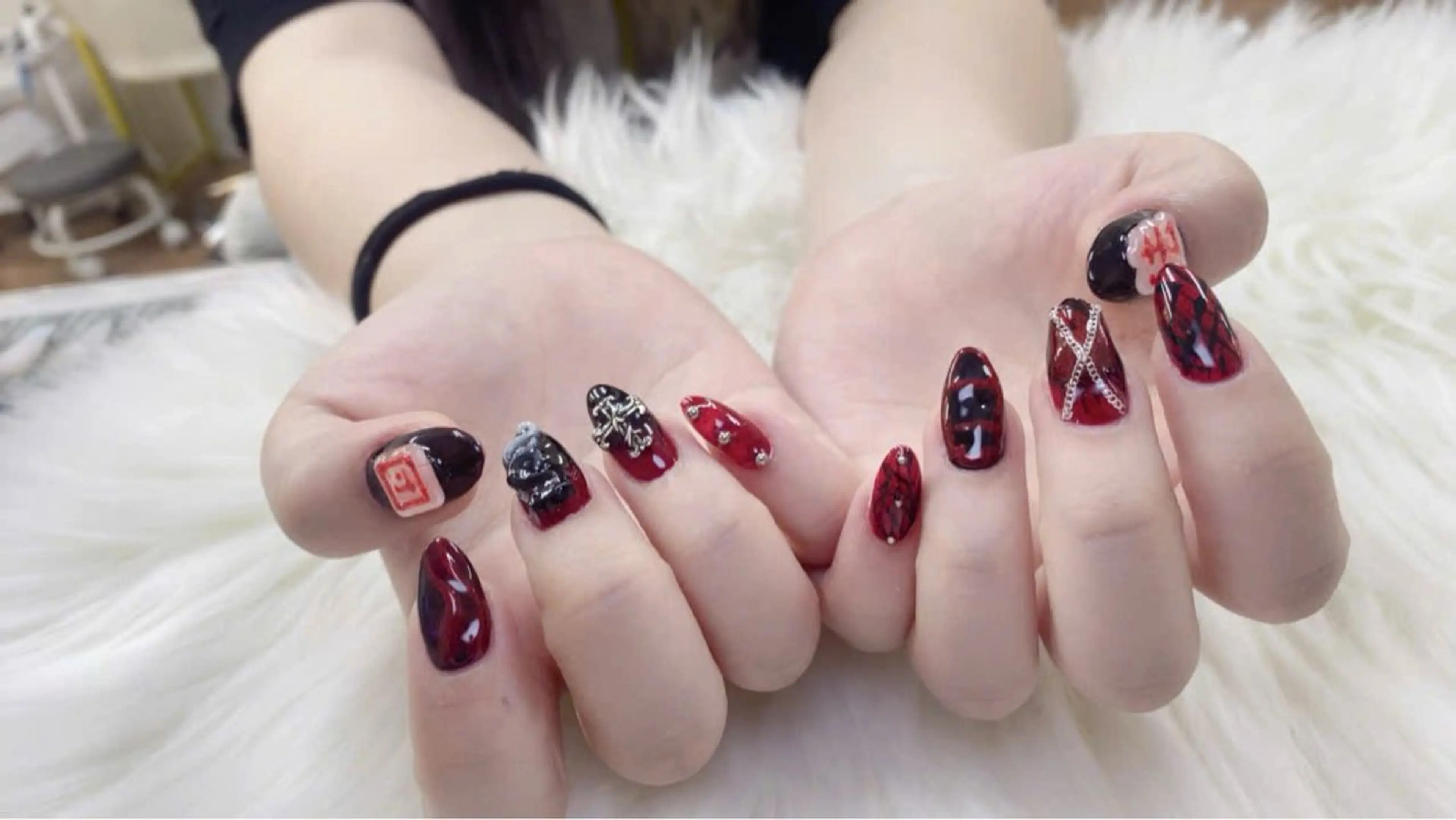 ネイル チークネイル ジェルネイル グラデーション キラキラネイル マグネットネイル ハンドネイル ハンドケア Hara Nail 【パラジェル使用】のネイルデザイン