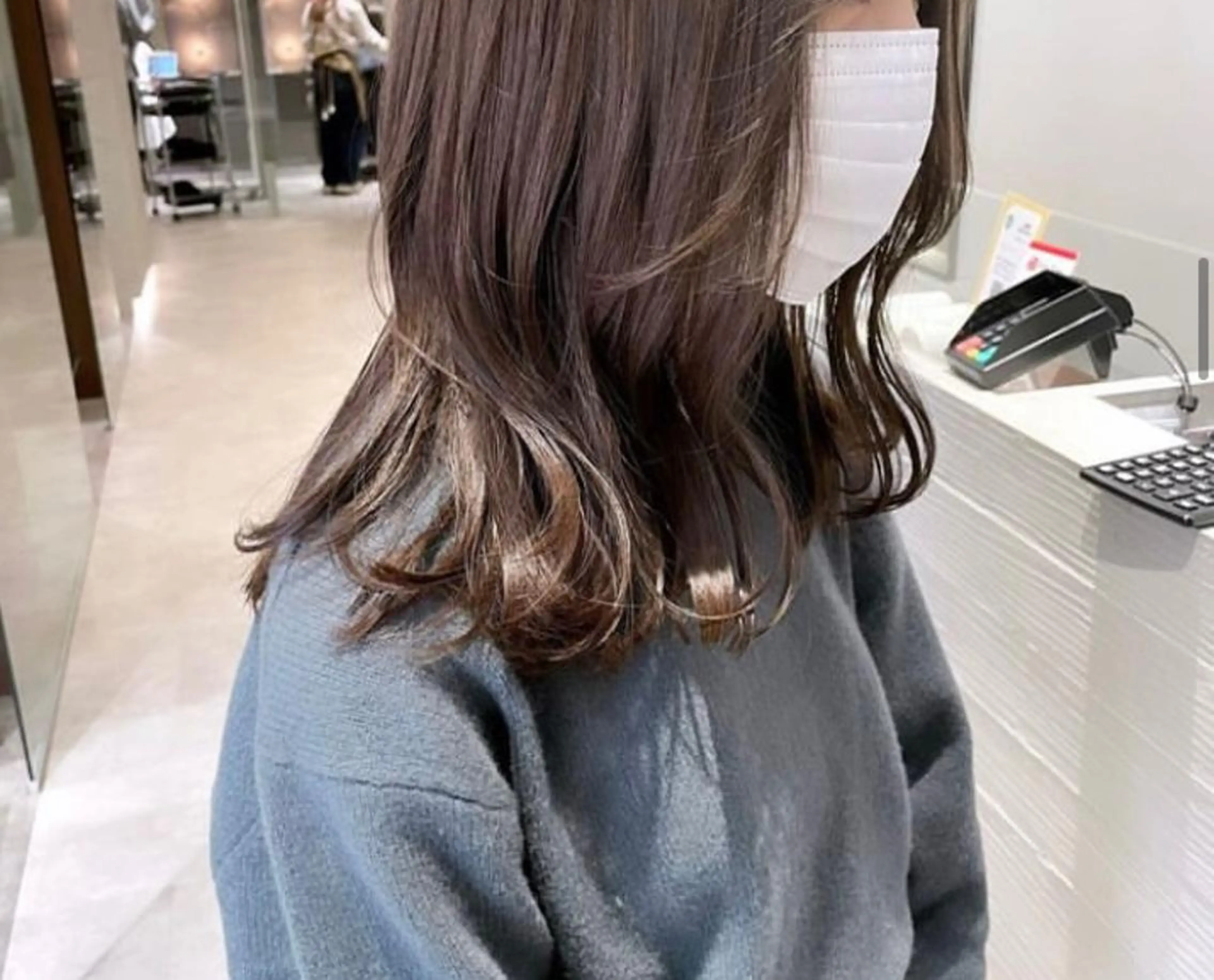 セミロング サキ🤍ハイトーン 🩰くびれ巻きヘアのヘアスタイル