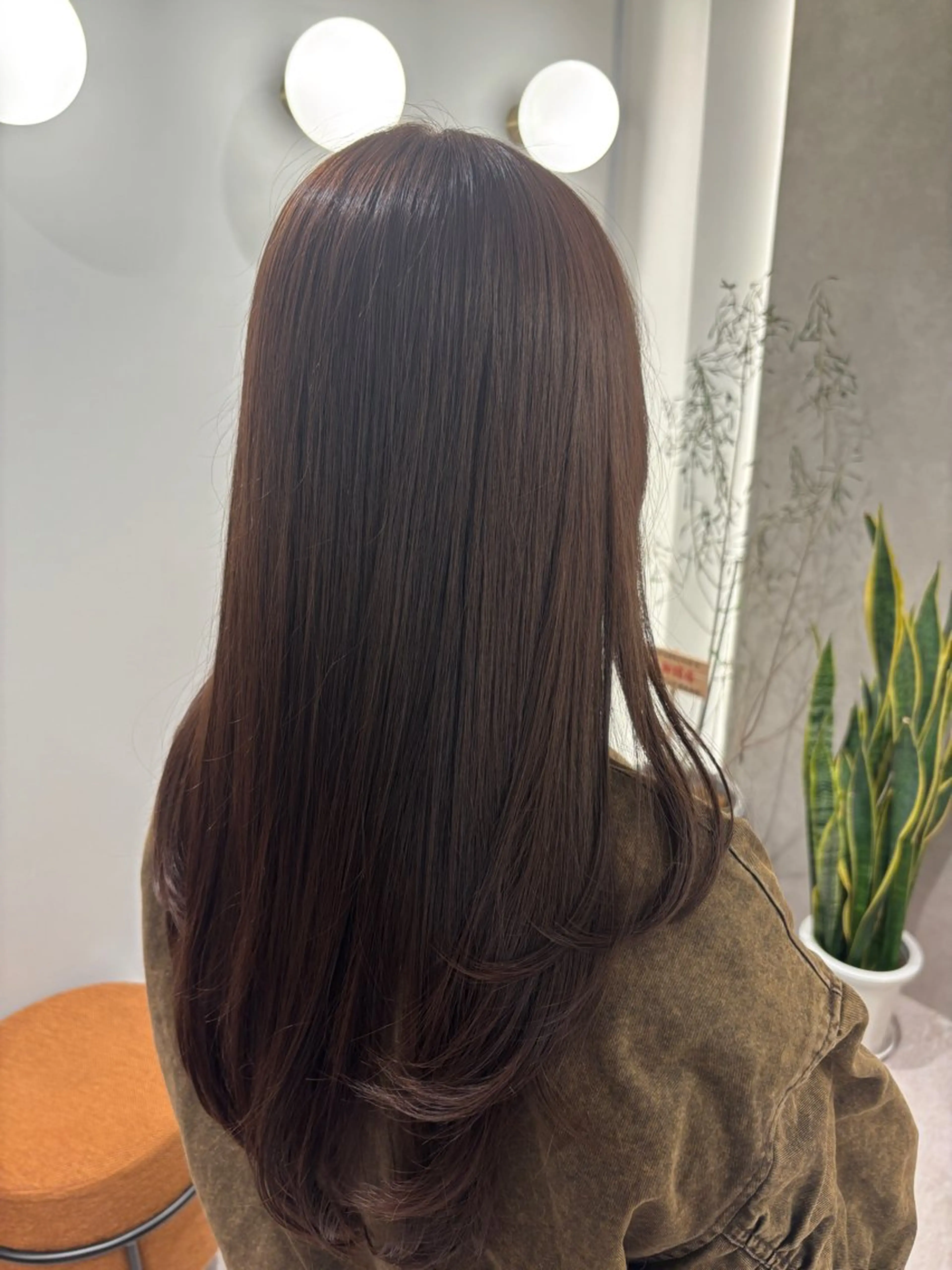 ✂️カット✂️＋🎨艶カラー🎨＋3step トリートメント付き✨😊の写真