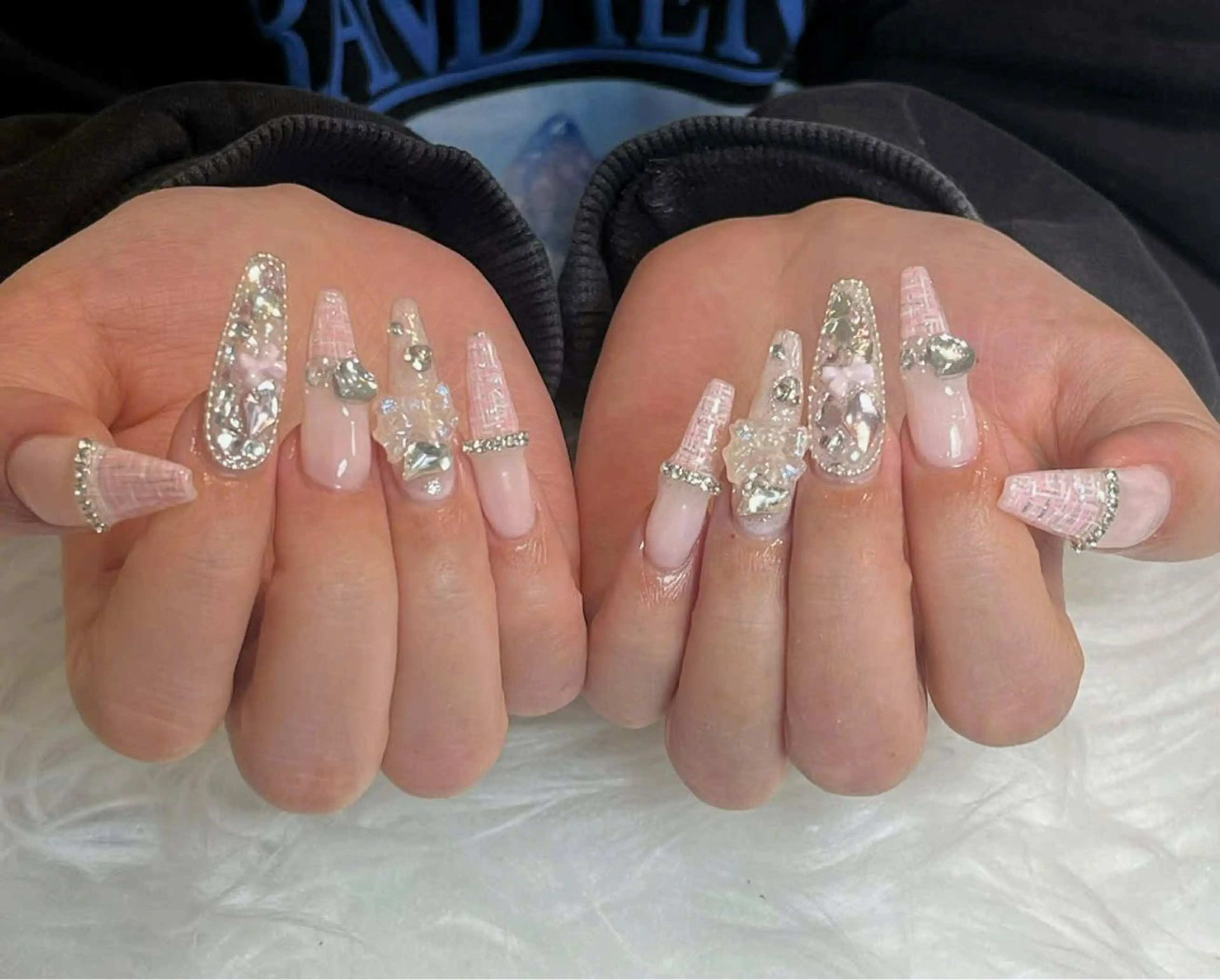 ネイル チークネイル フレンチネイル グラデーション キラキラネイル マグネットネイル ハンドネイル FUJI NAILSALONのネイルデザイン