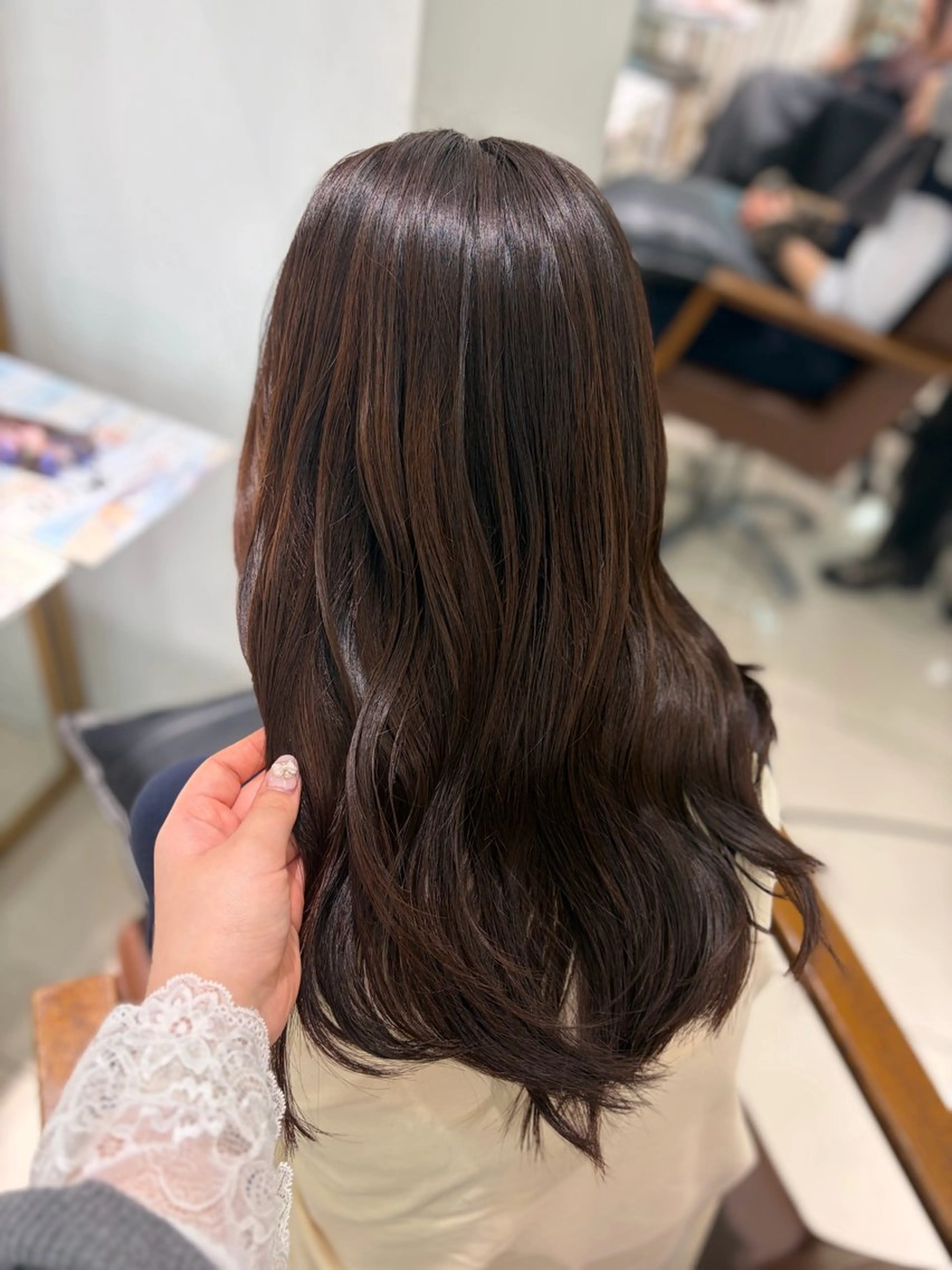 セミロング チョコレートブラウン ヘアカラー 髪質改善🫧透明感 カラー💞はな🎀のヘアスタイル