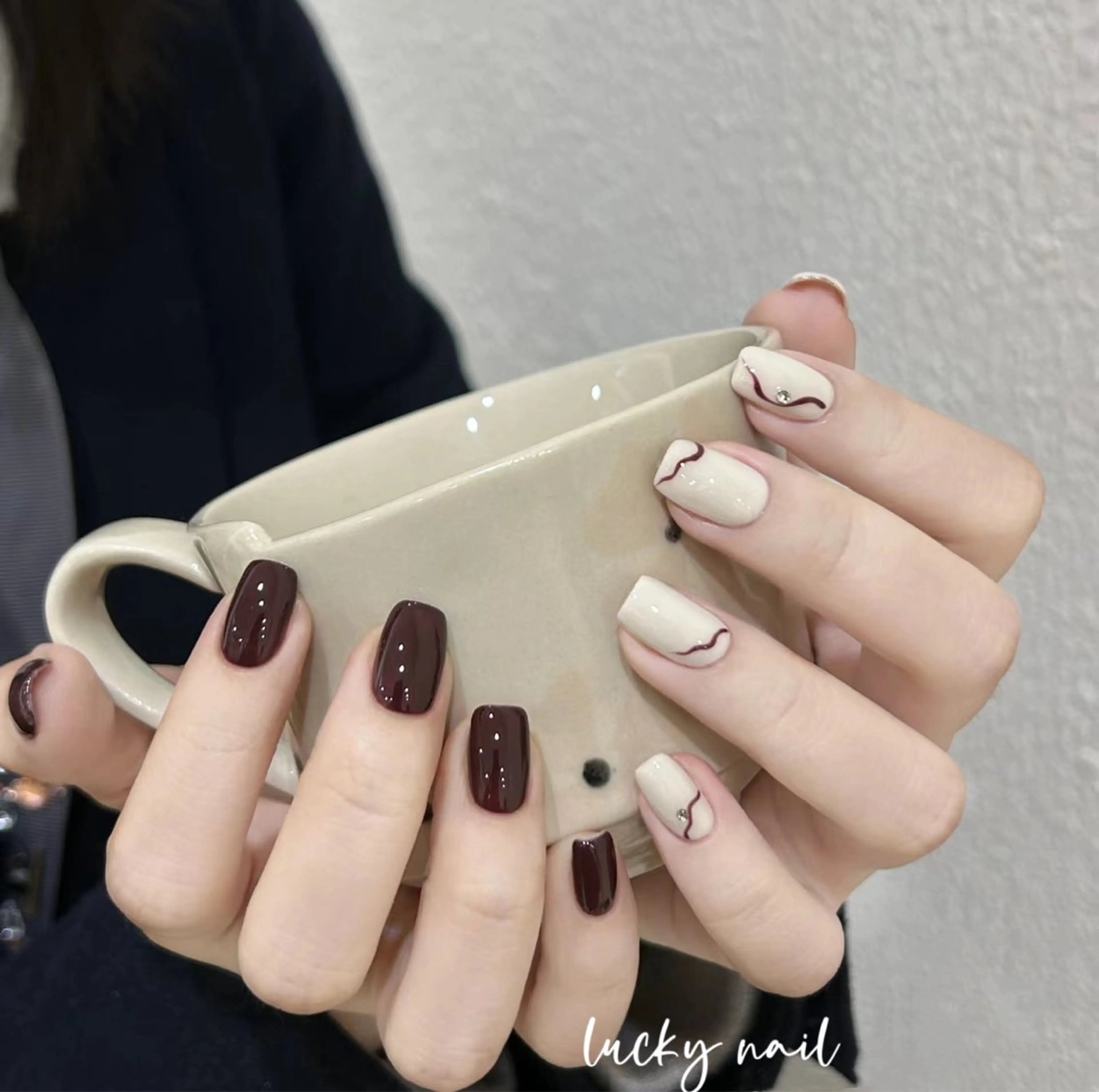 ネイル チークネイル 長さ出し ジェルネイル マグネットネイル 持ち込み ハンドネイル ハンドケア Lucky nail 小林和希のネイルデザイン