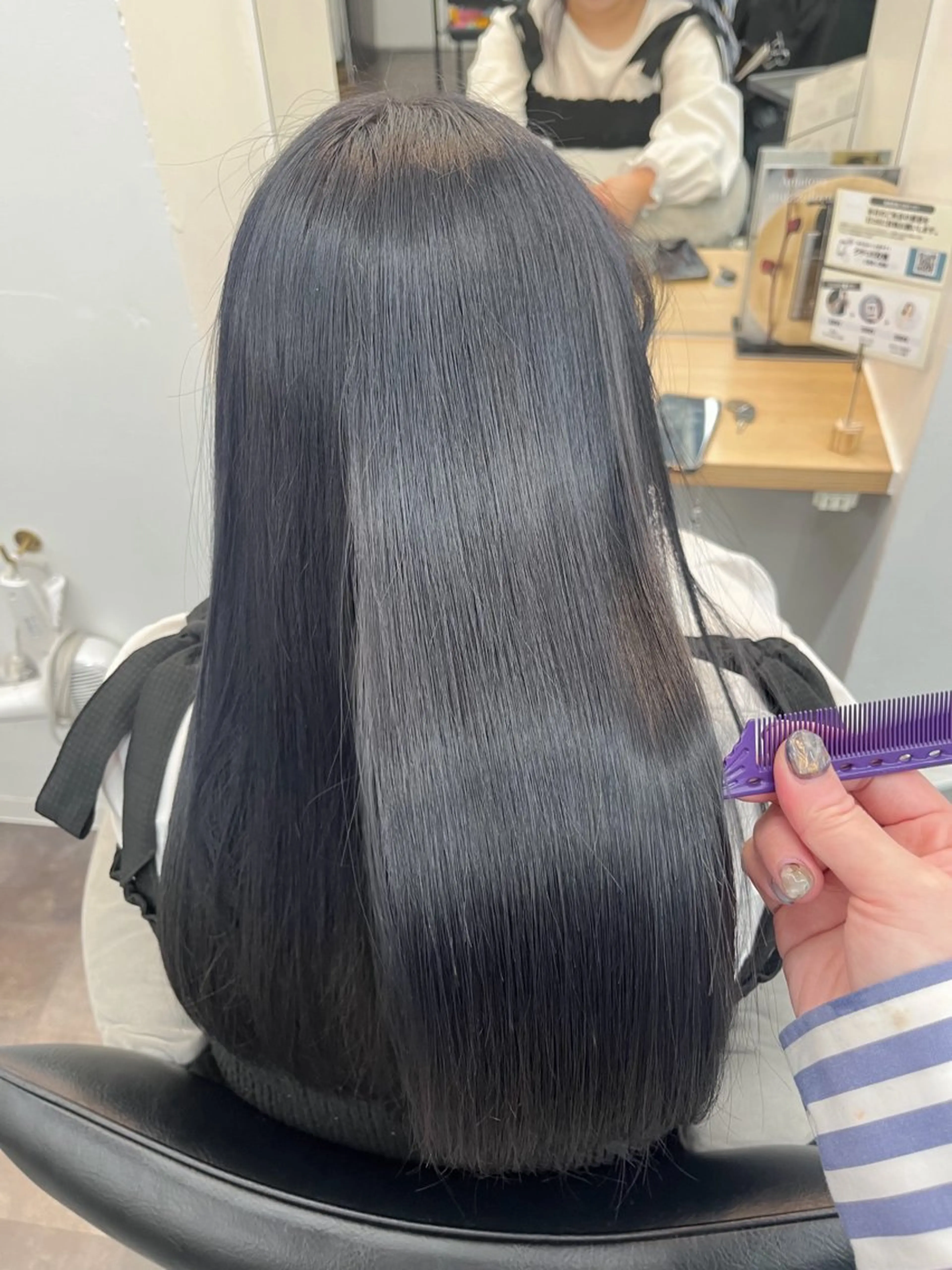 ロング カラー 黒髪 ブリーチ ブルーカラー ブルーブラック mai🐷髪質改善 🖤透ける暗髪🖤のヘアスタイル