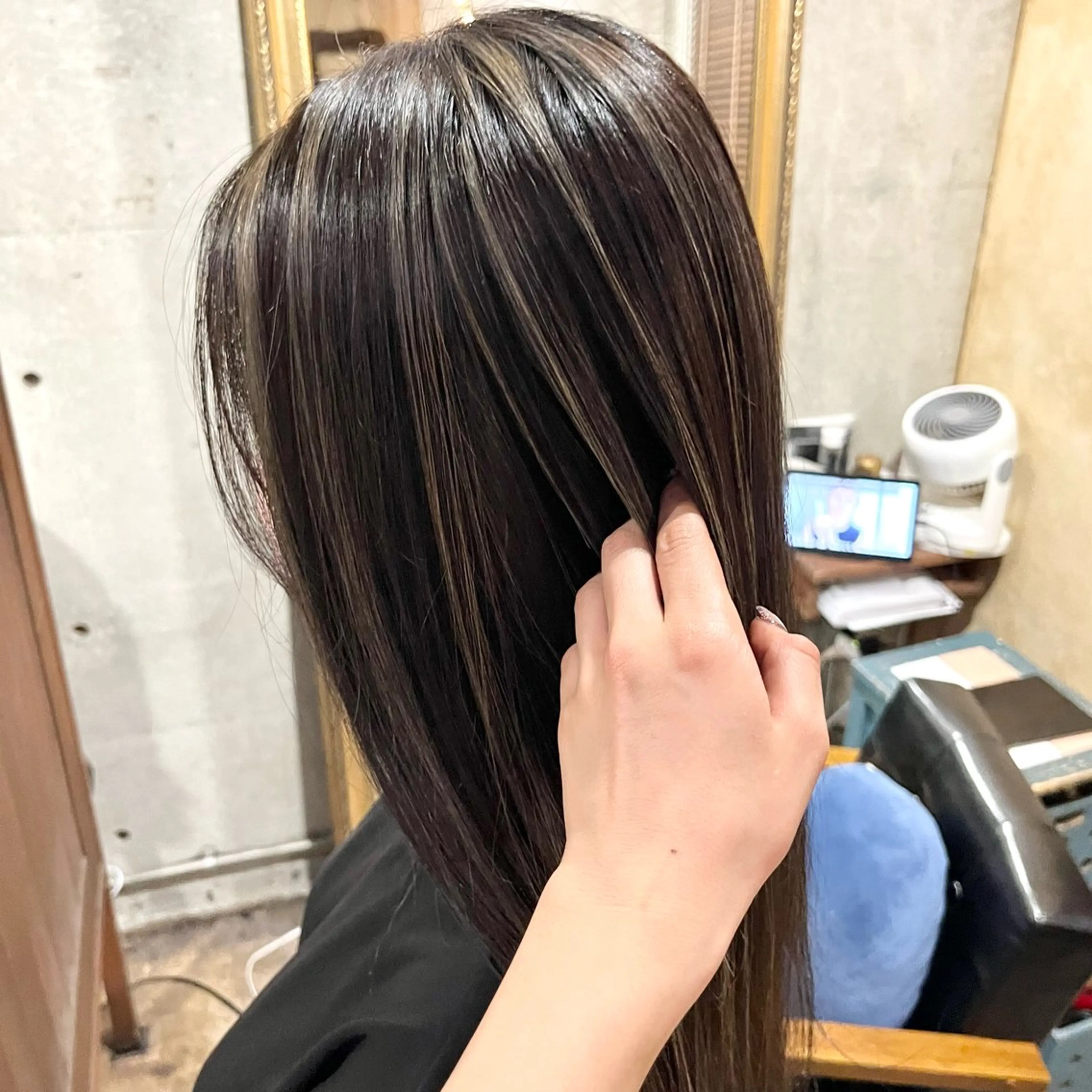 ロング カラー ベージュカラー ハイライトカラー ハイライト 艶カラー/レイヤー/ ハイトーン/まなみのヘアスタイル