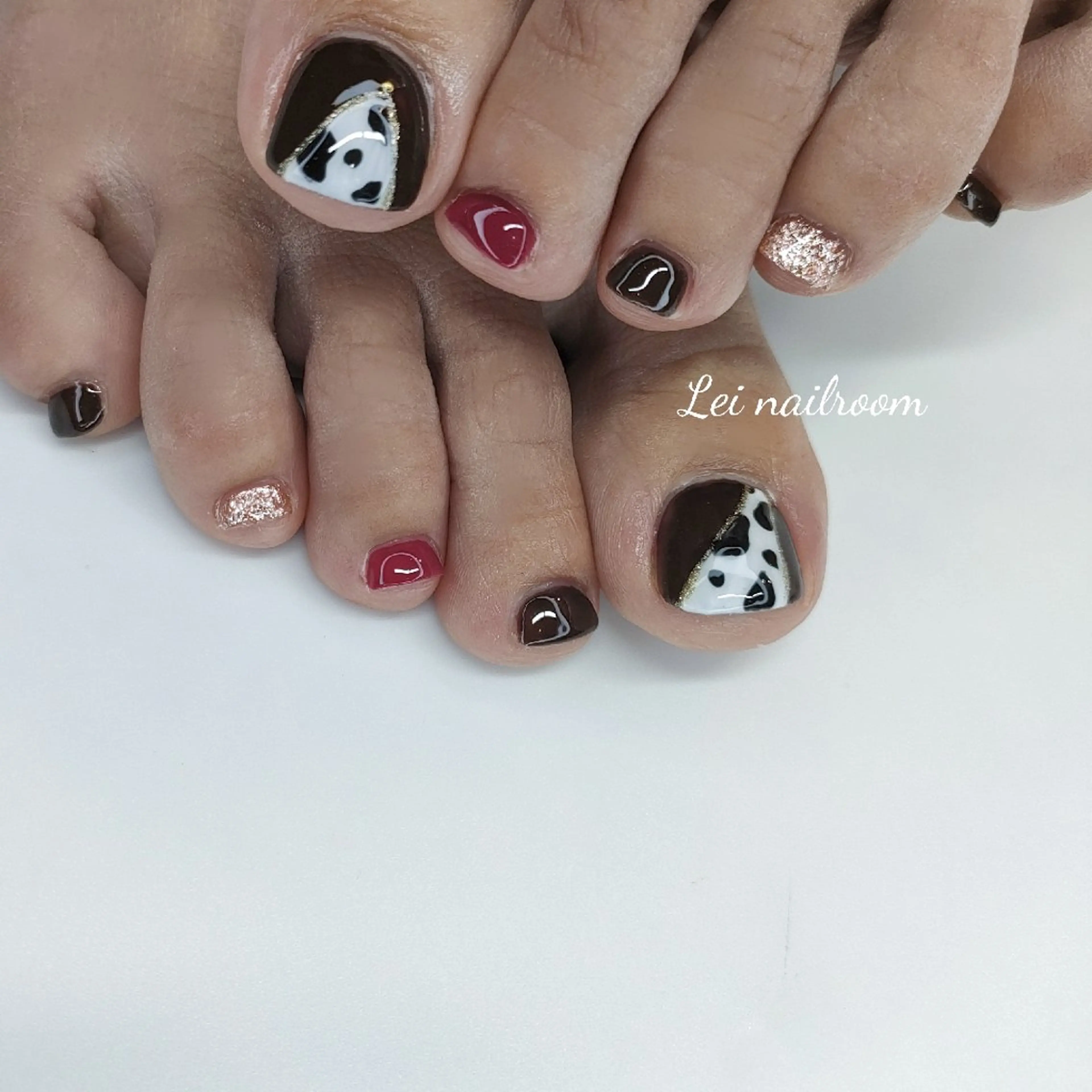 ネイル アートネイル フットネイル シンプルネイル フットネイル lei🌼 nailroomのネイルデザイン