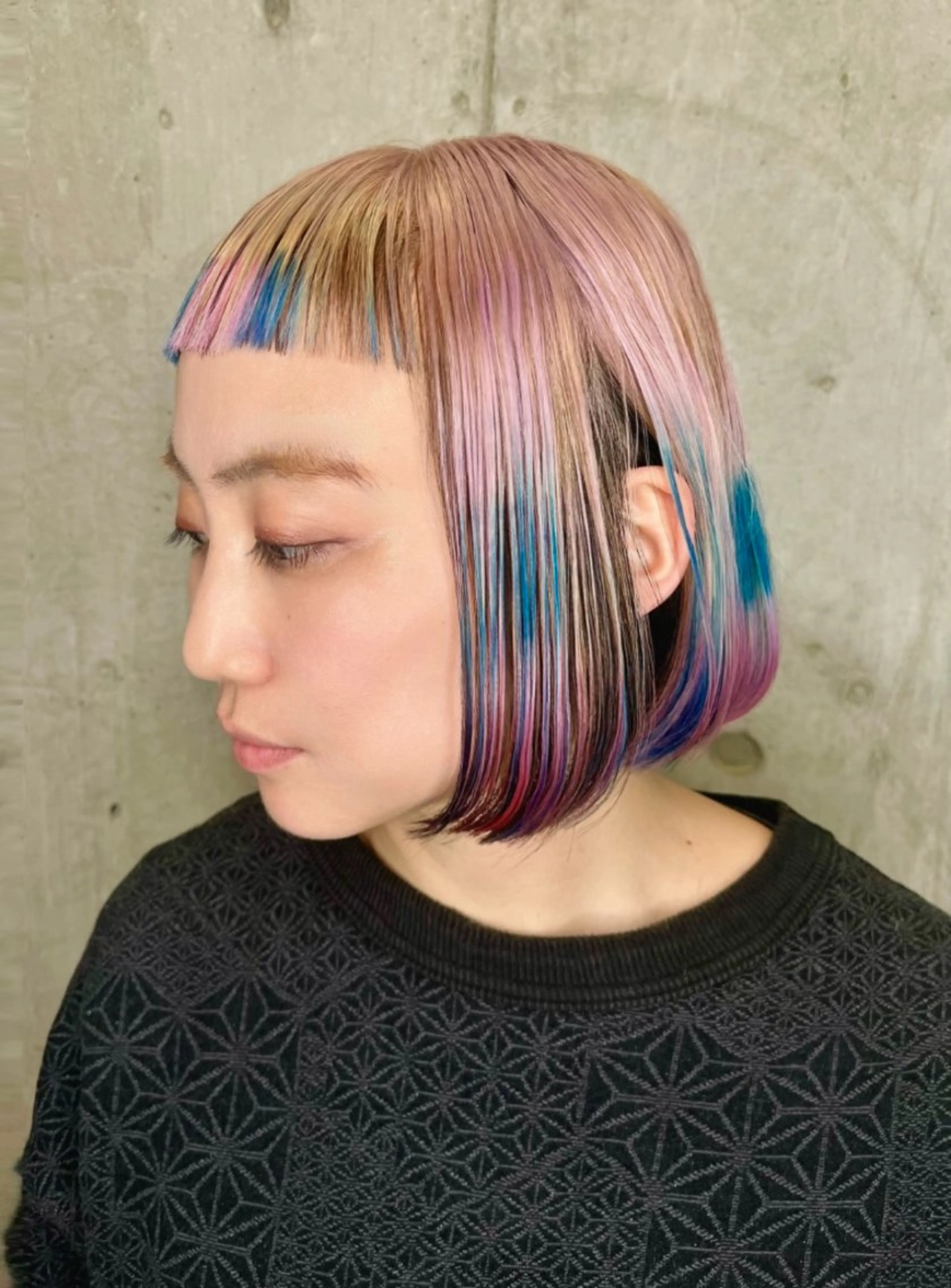 ミディアム カラー ベージュカラー ブルーカラー デザインカラー 狐カラー ピンクカラー ヘアカラー 派手髪デザインカラー ヒロカのヘアスタイル