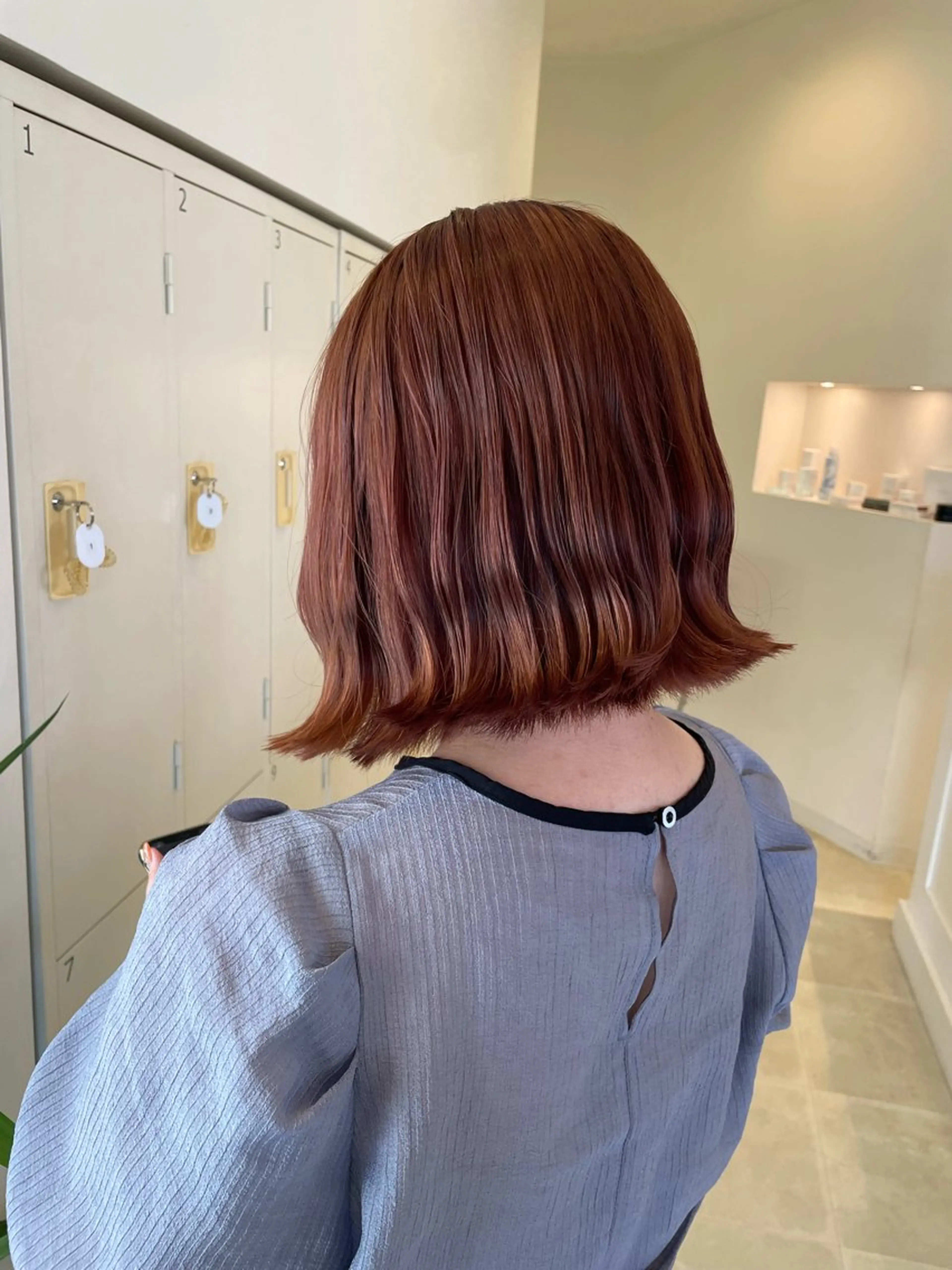 ショート カラー 切りっぱなしボブ ブラウンカラー ハイトーンカラー オレンジ オレンジブラウン カット ヘアカラー SARA古賀店 かすみ🐬🩵のヘアスタイル