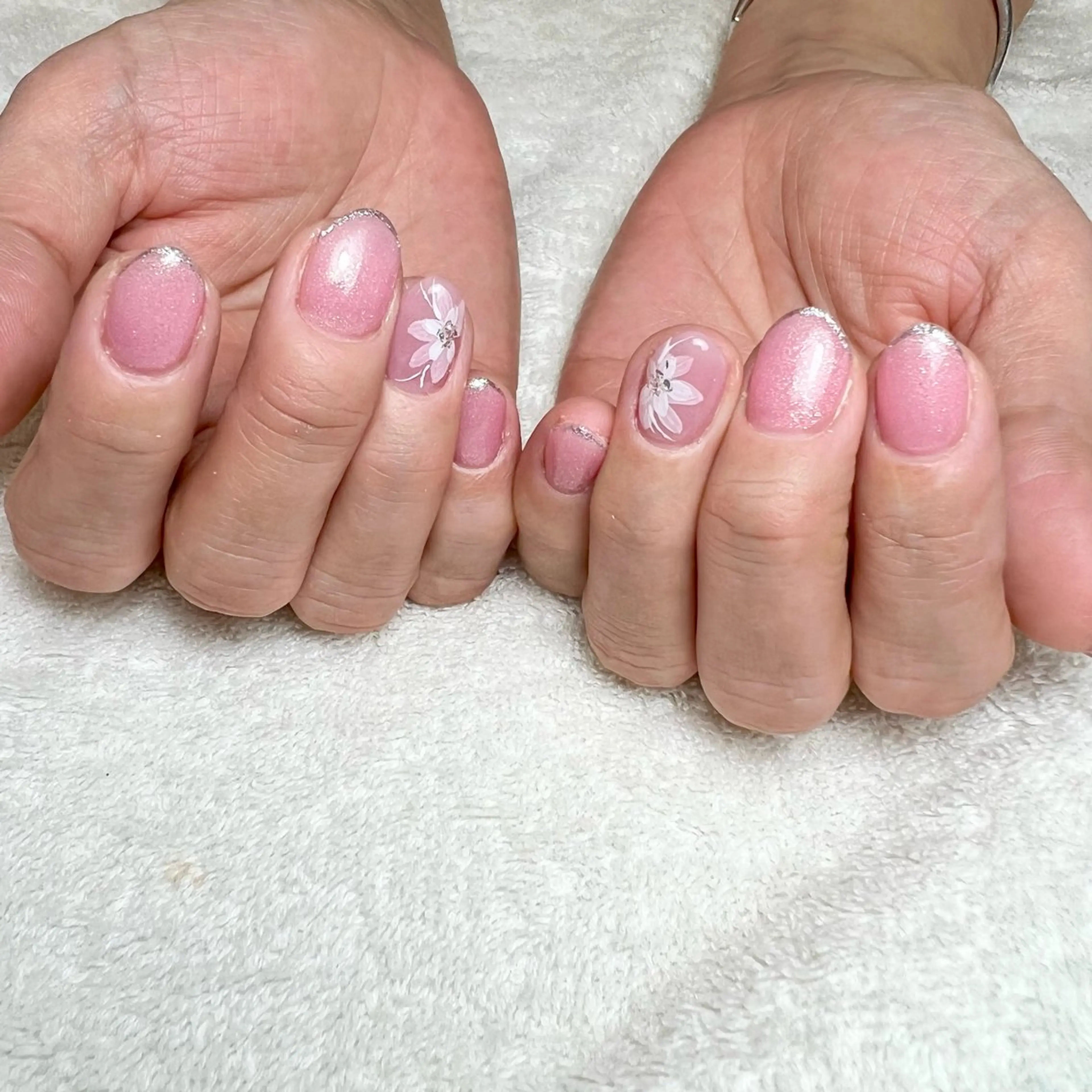 ネイル フラワーネイル フレンチネイル 春ネイル ハンドネイル COCO +のエステ・リラクイメージ