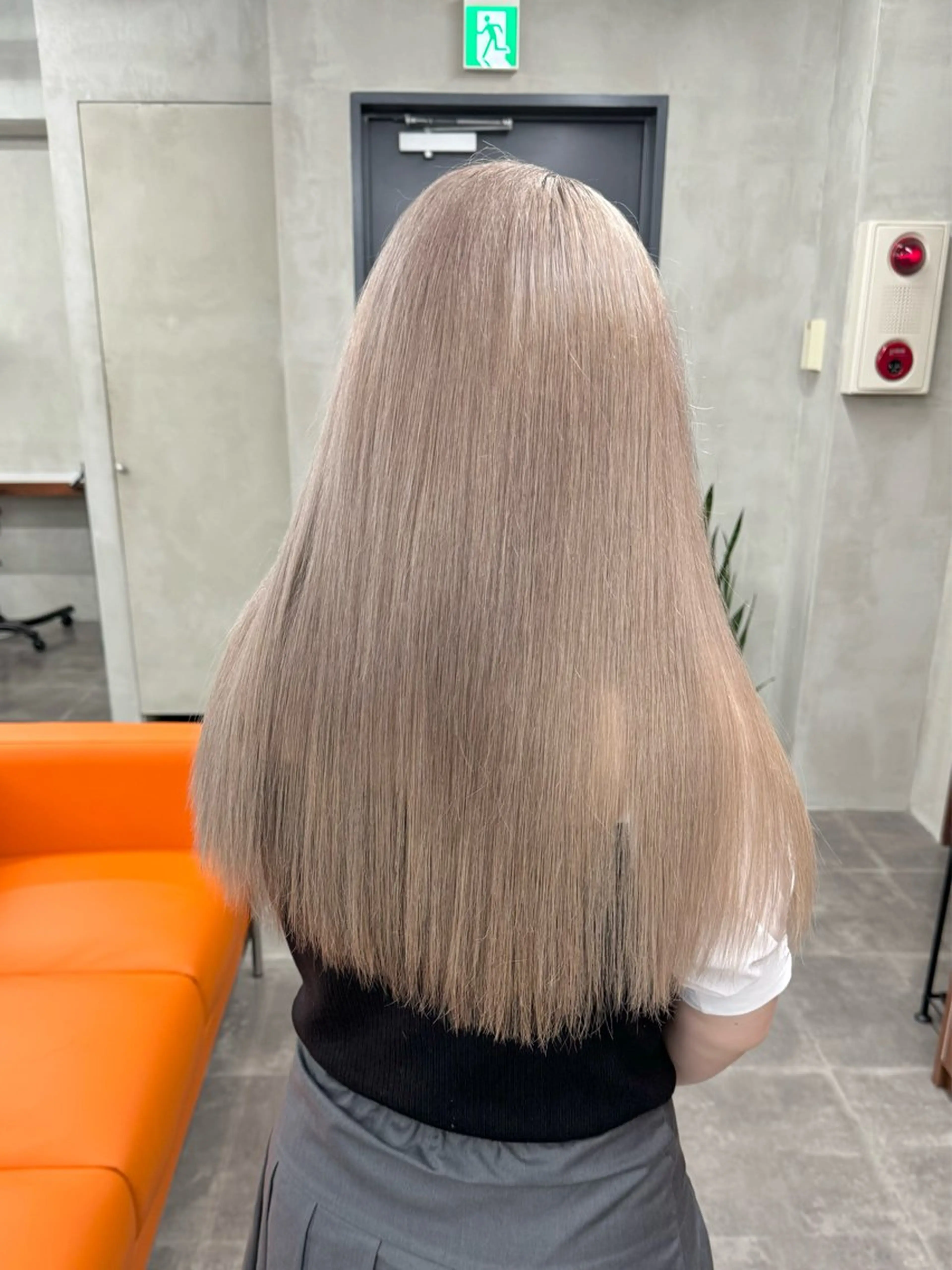 ロング カラー アッシュ ベージュカラー ブリーチ ブロンド ブラウンカラー カット ヘアカラー トリートメント ブリーチ　ハイトーン 特化🌈フジタハルキのヘアスタイル