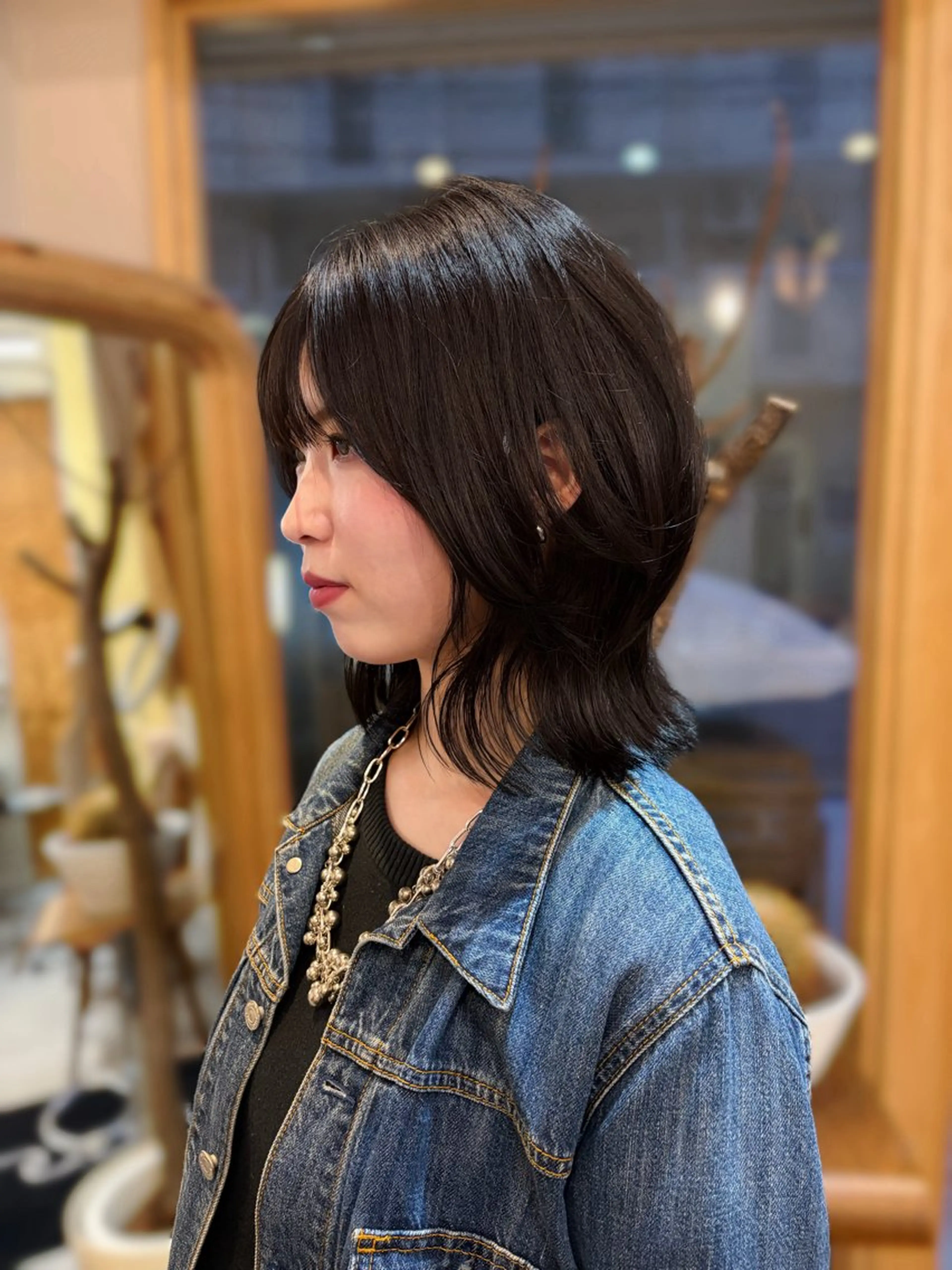 ミディアム レイヤーカット/ 酸性ストレート梅田のヘアスタイル