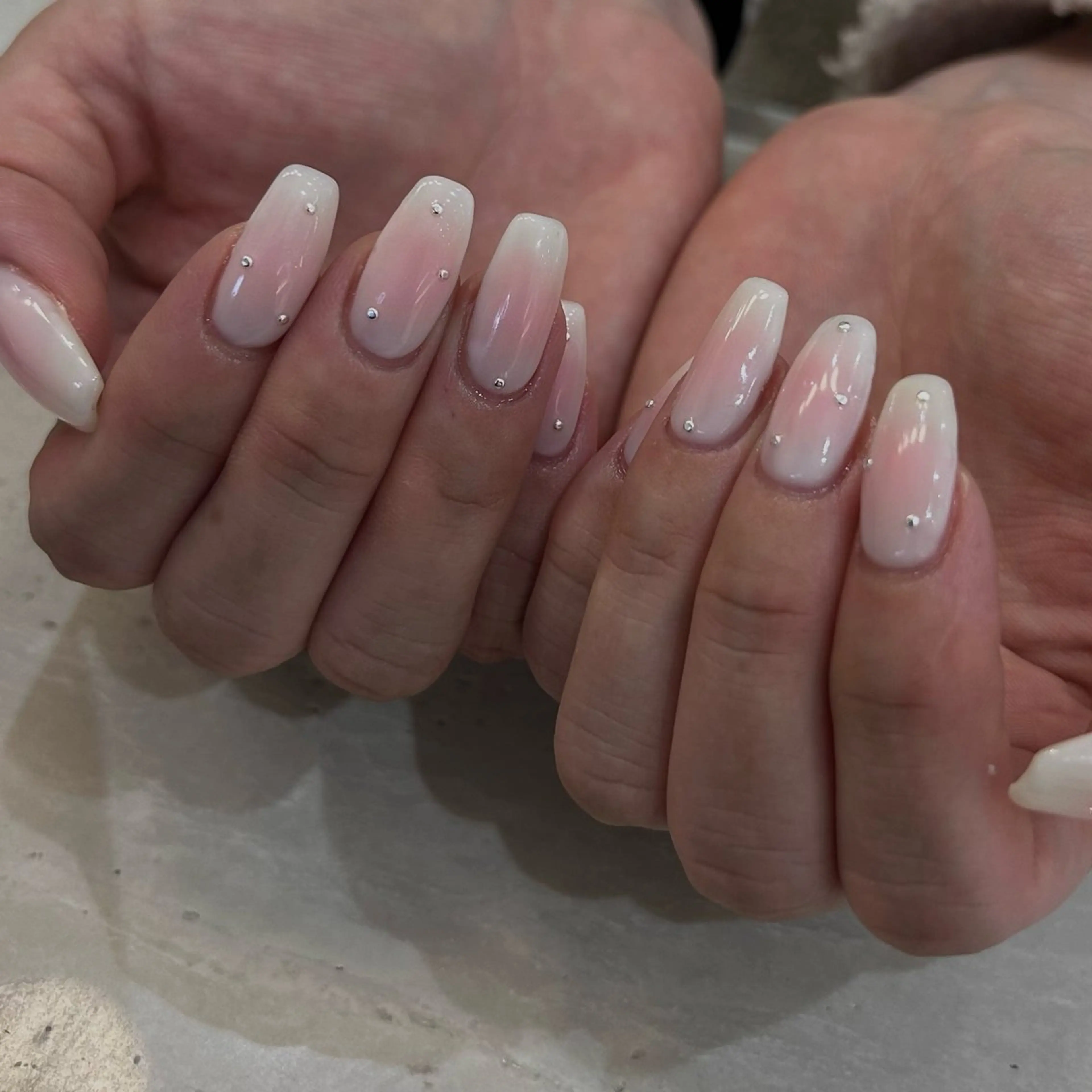 ネイル ハンドネイル mikoto 🎀 艶々美フォルムのネイルデザイン