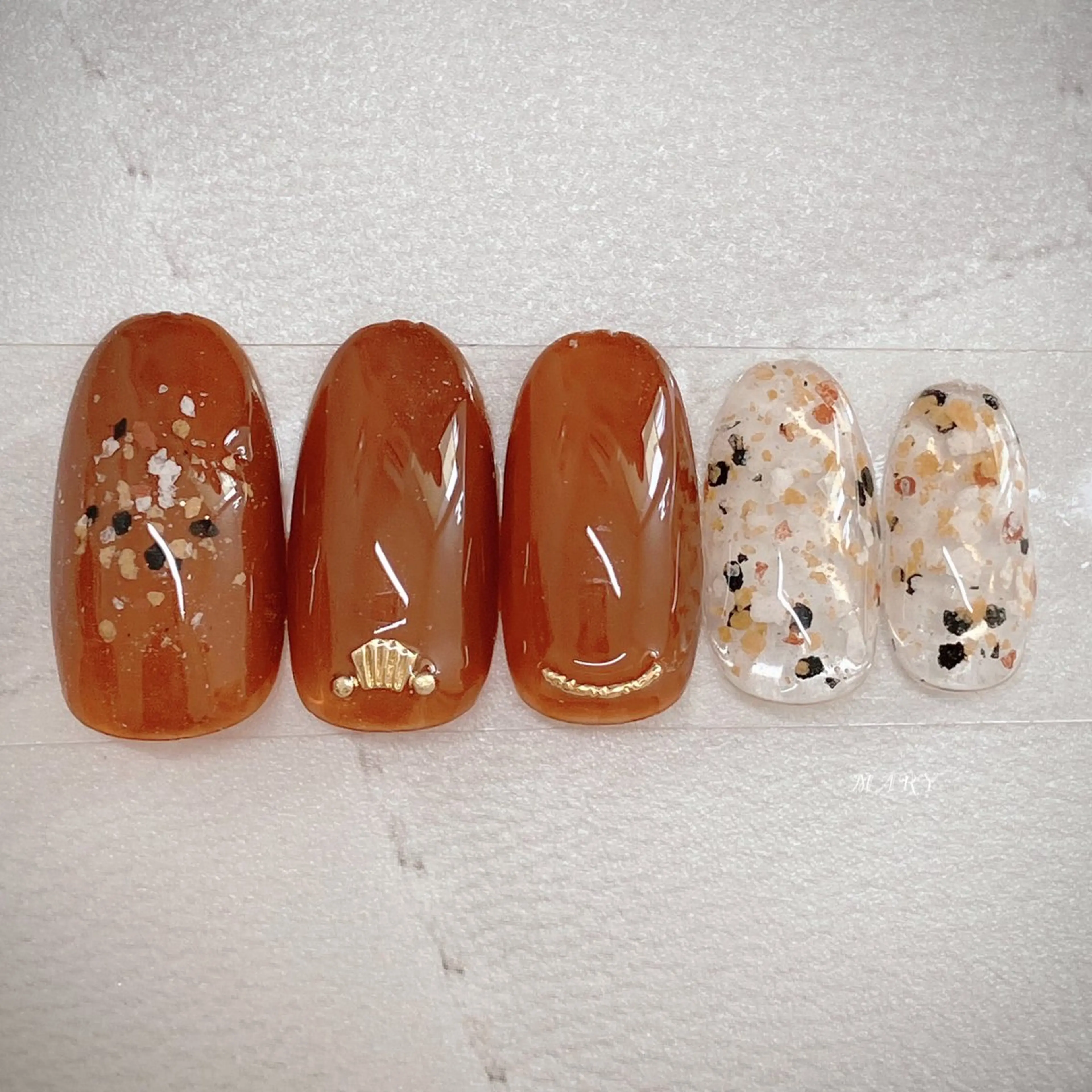 ネイル ブラウン ニュアンスネイル ワンカラーネイル オレンジ ハンドネイル Mary nail所属・Mary nail .narumiのネイルデザイン