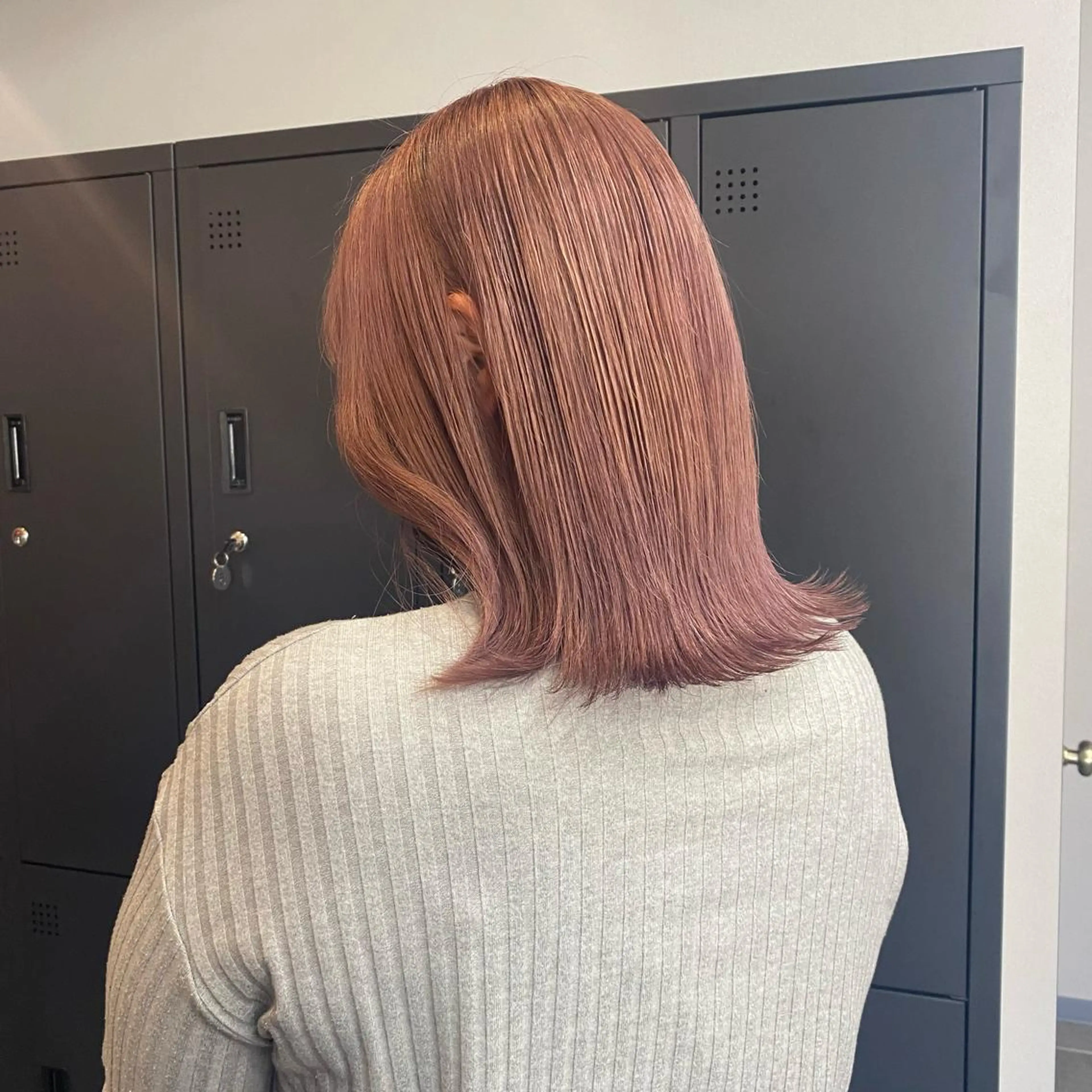 ミディアム maco 艶感ハイトーン🦋のヘアスタイル