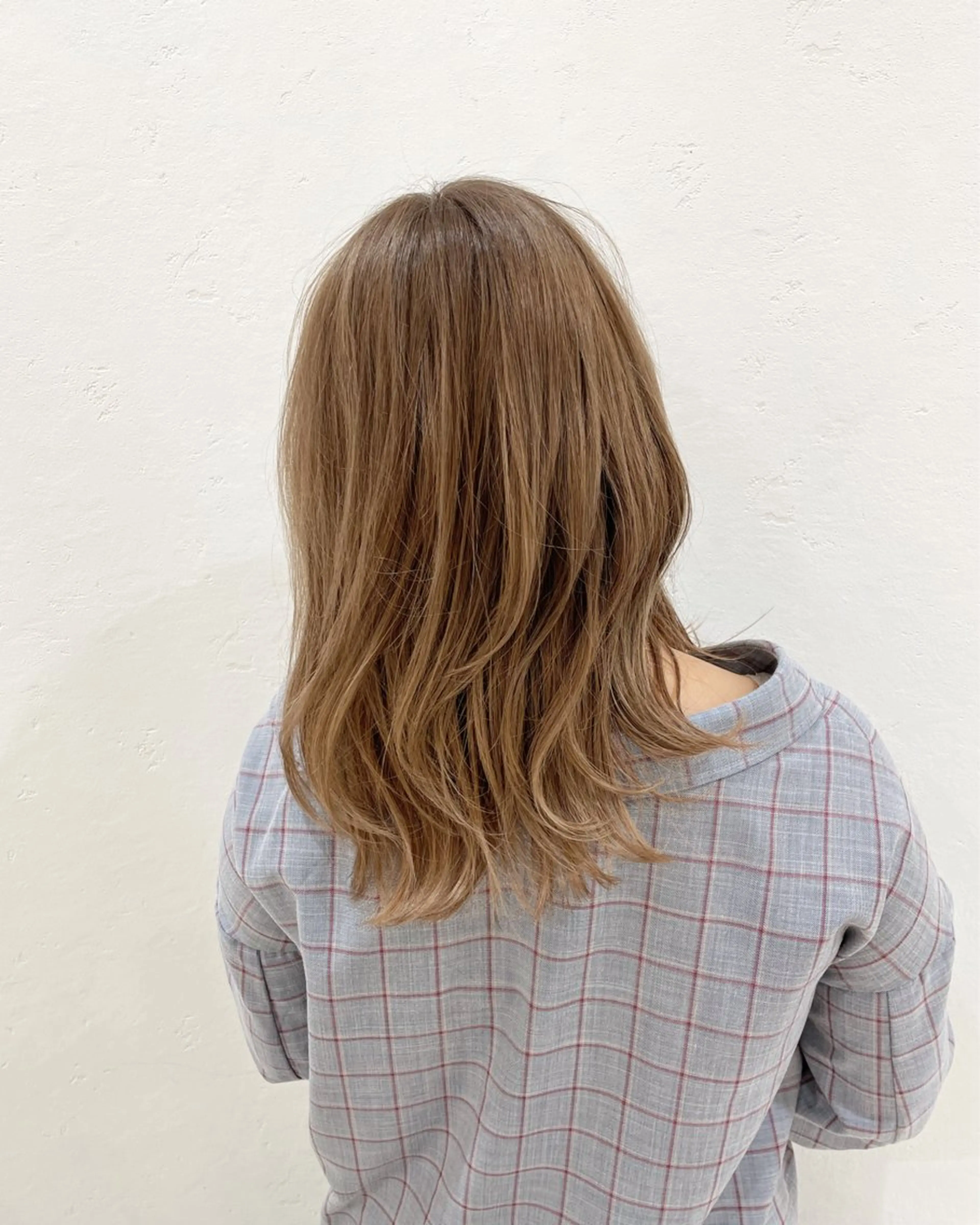 ミディアム カラー ベージュカラー ブリーチ ミルクティーベージュ ニュアンスカラー🫧 加納のヘアスタイル