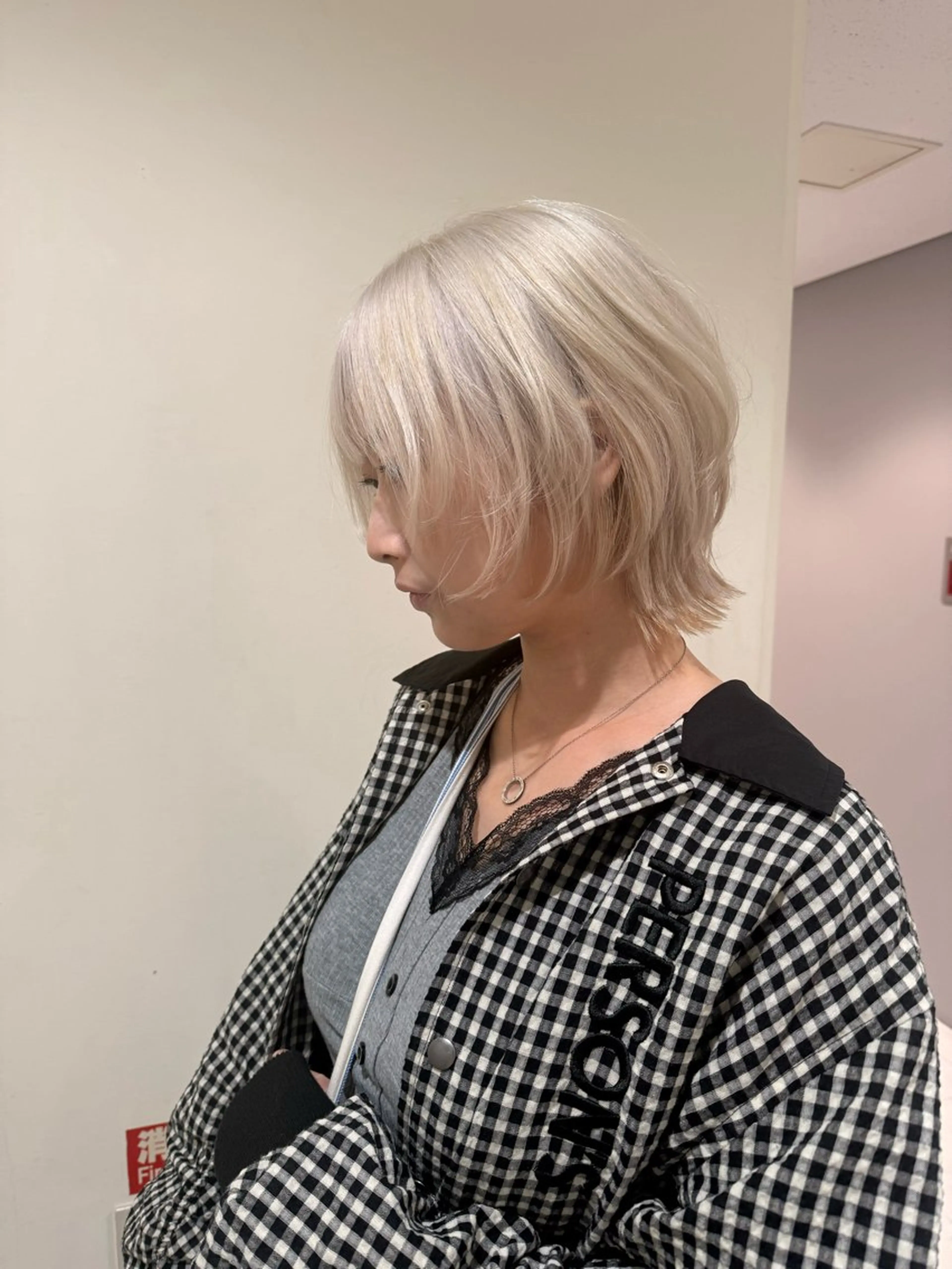ショート カラー カット ヘアカラー トリートメント ハイトーンレイヤー 顔まわりSOTAのヘアスタイル