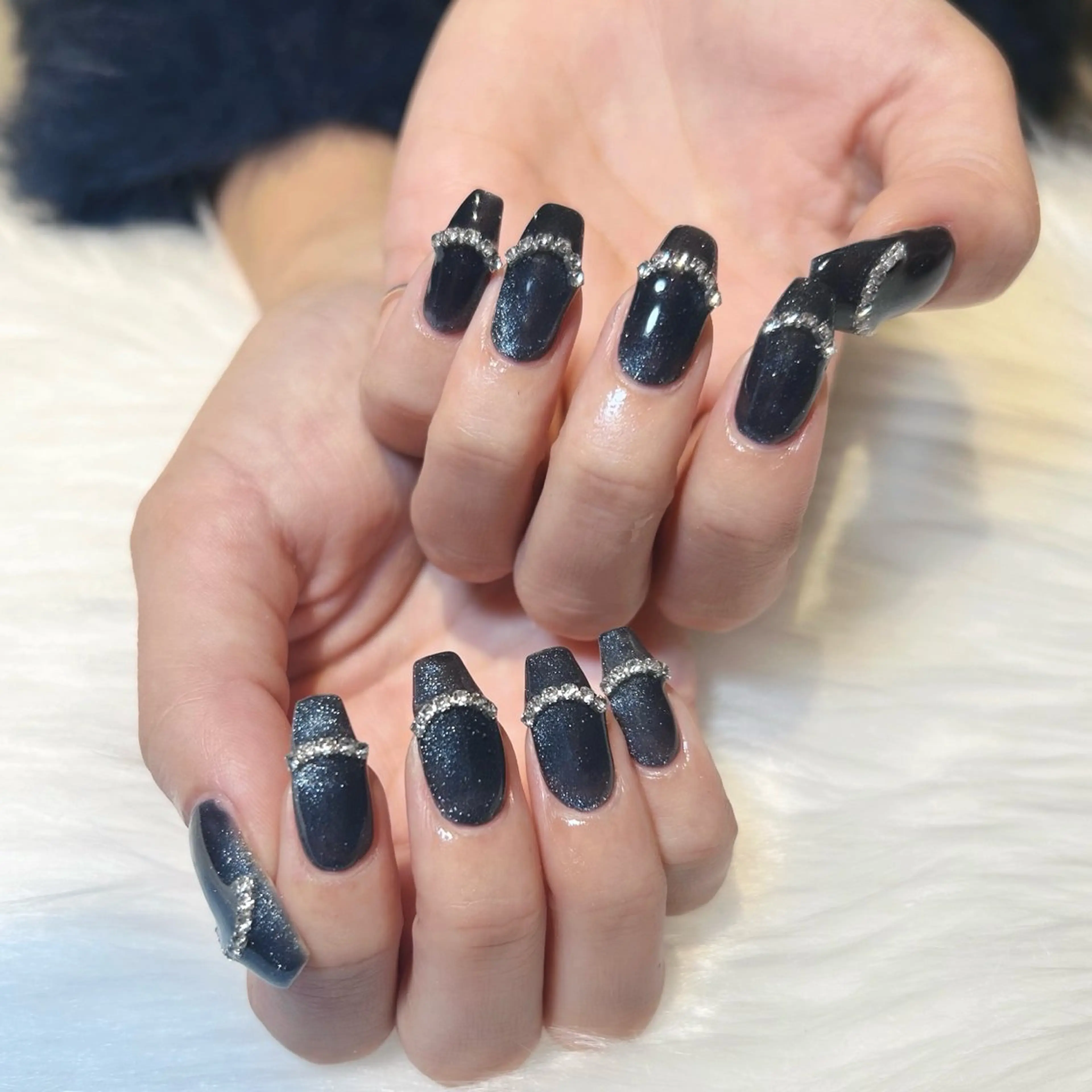 ネイル フレンチネイル キラキラネイル マグネットネイル 冬ネイル ハンドネイル ぷりゅねる 心斎橋のネイルデザイン