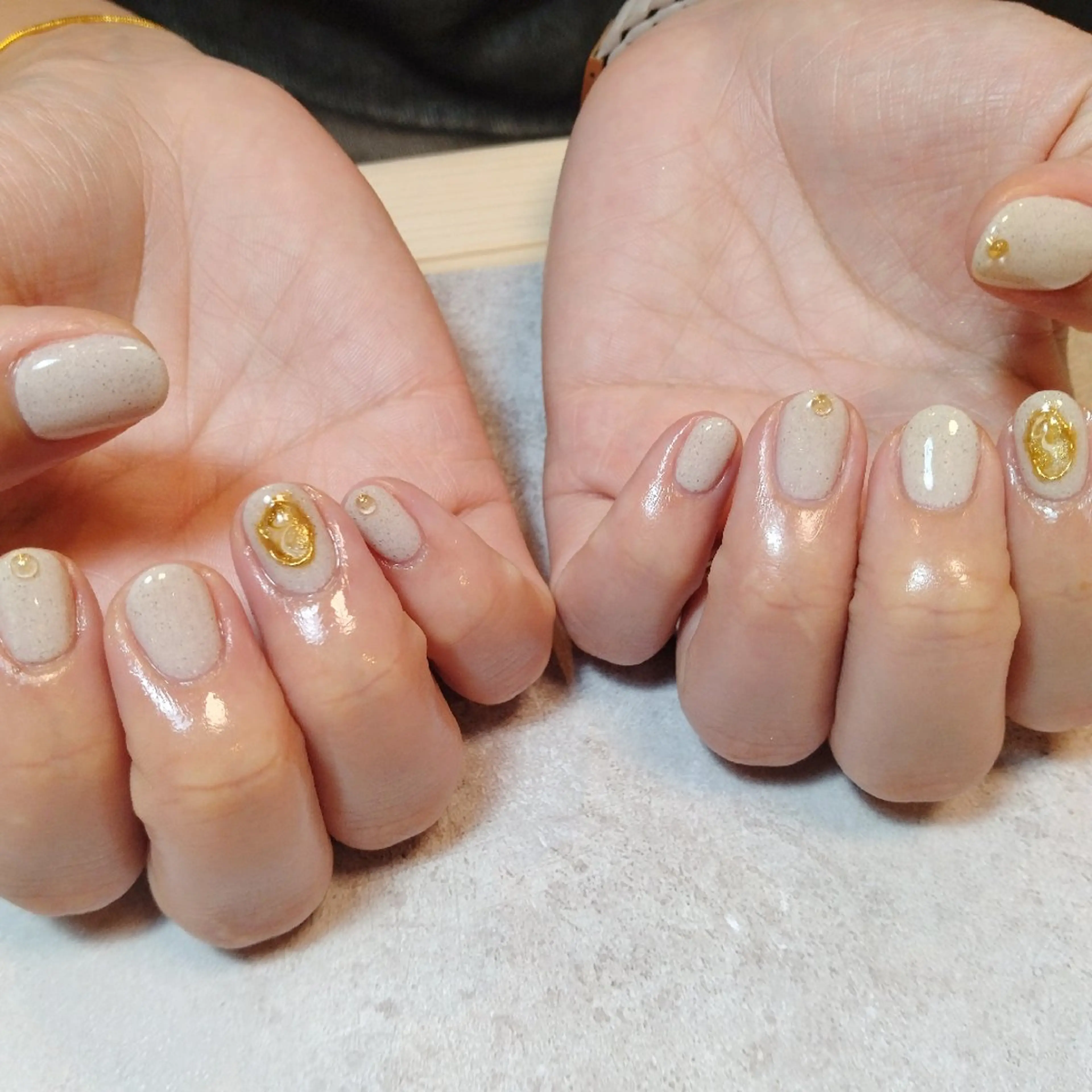 ネイル ジェルネイル ゴールド ミラーネイル ニュアンスネイル パラジェル ハンドネイル Nailsalon manoのネイルデザイン