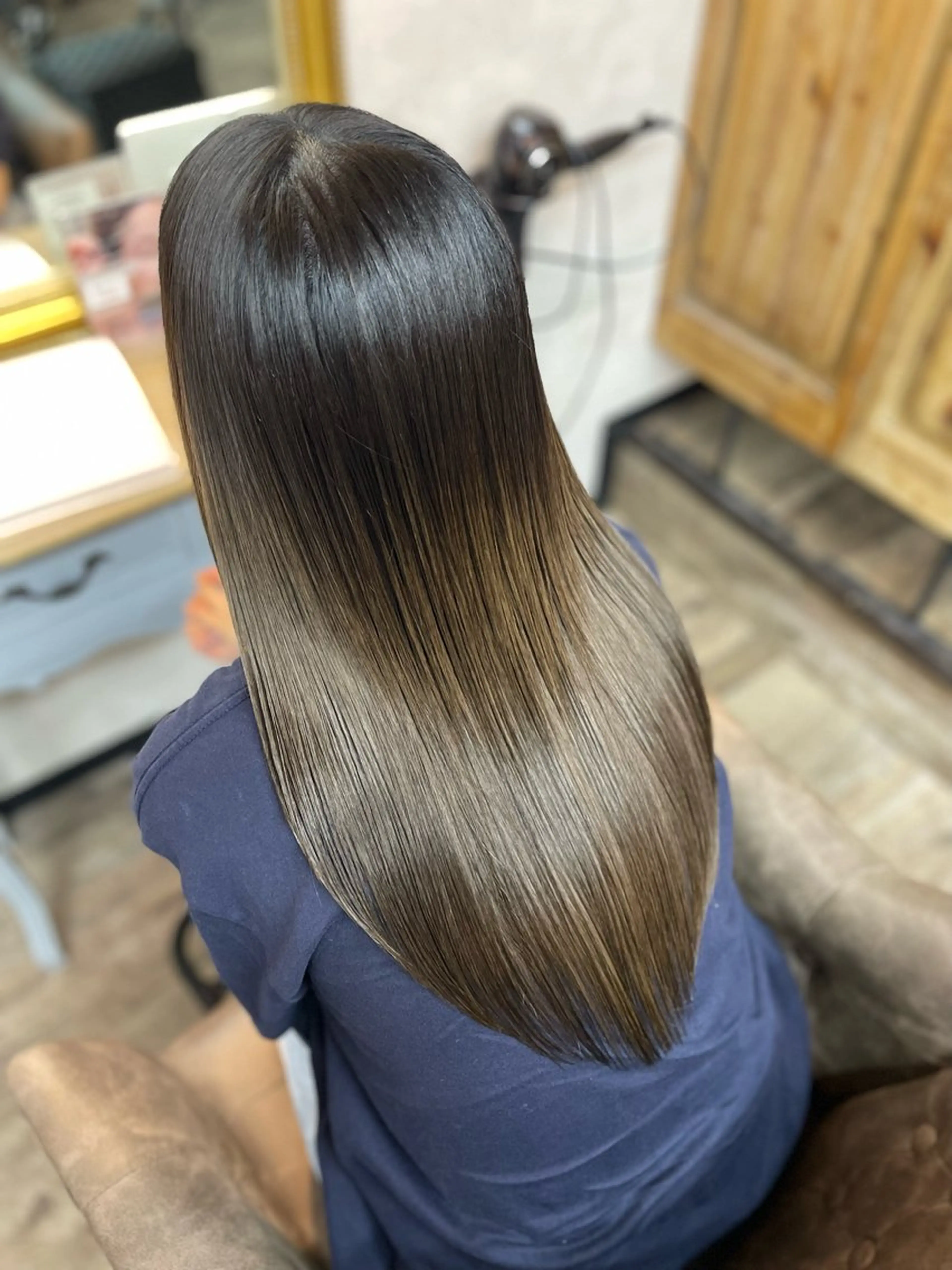 セミロング 顔まわりレイヤー 顔周りカット ハッシュカット 髪質改善 韓国風ヘア カット トリートメント 艶髪韓国レイヤー 🇰🇷✨小清水✨のヘアスタイル