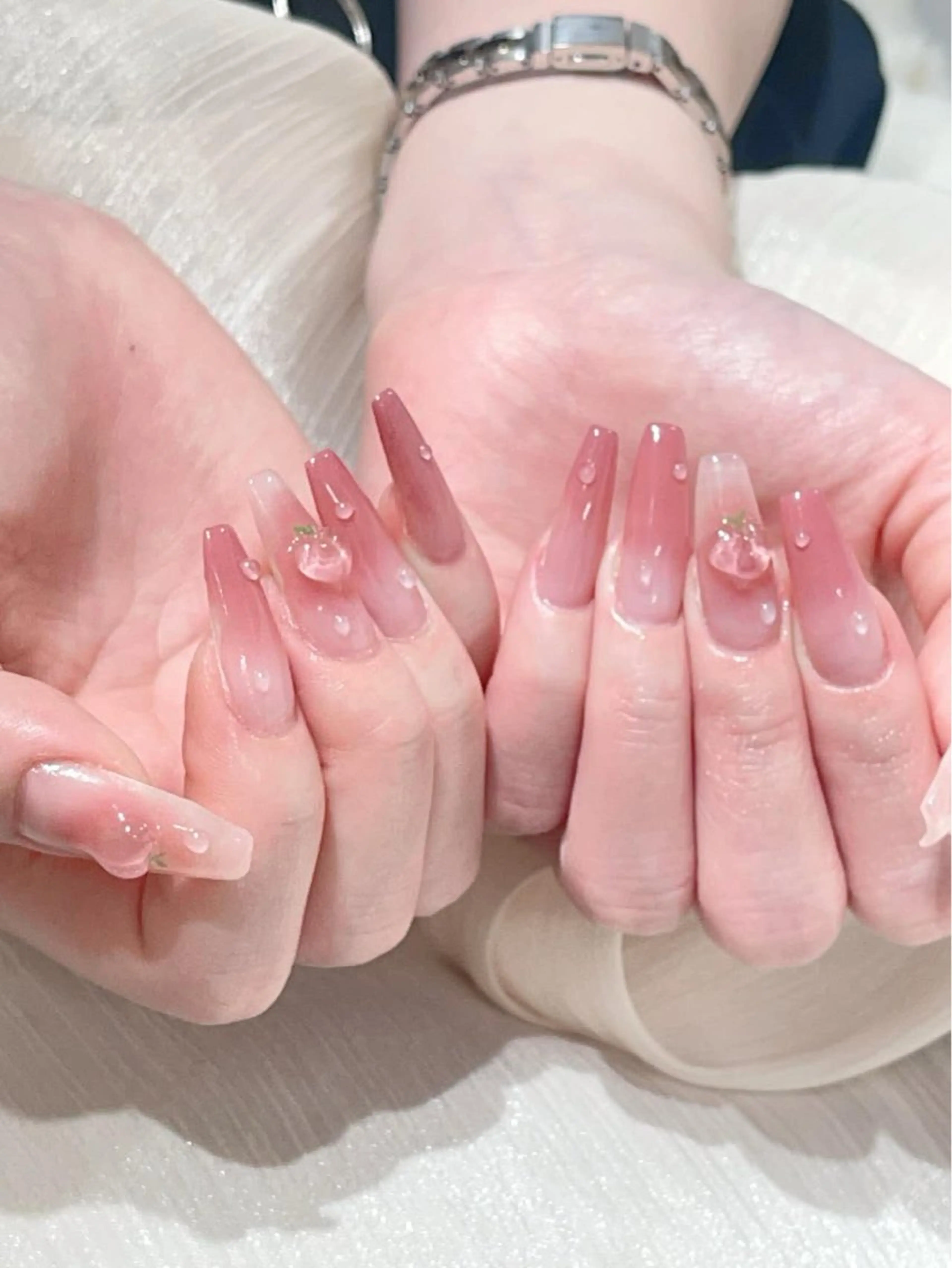 ネイル チークネイル 長さ出し フラワーネイル フレンチネイル ガーリー sun nail池袋 モデル募集のネイルデザイン