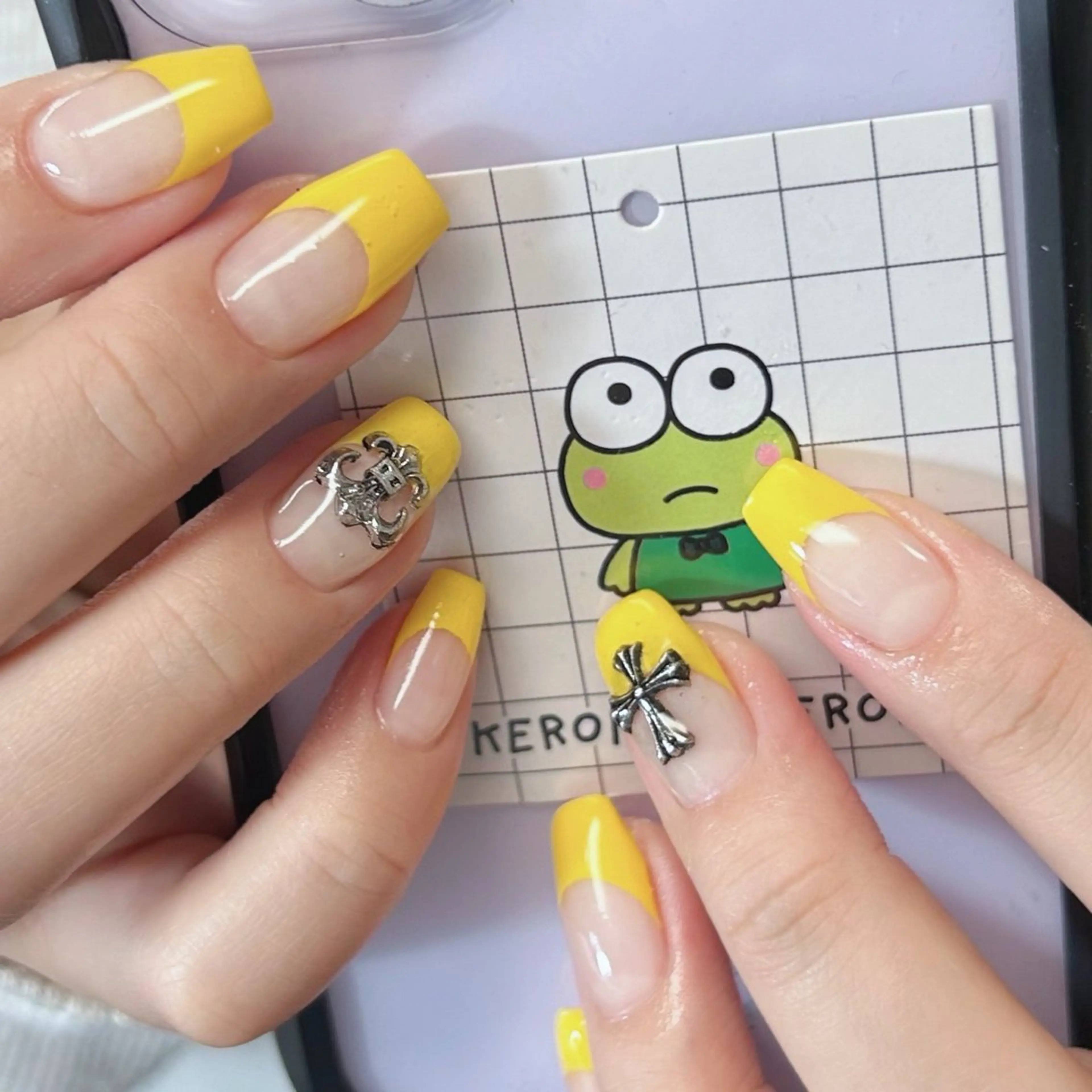 ネイル フレンチネイル ハンドネイル peTiT chikaのネイルデザイン