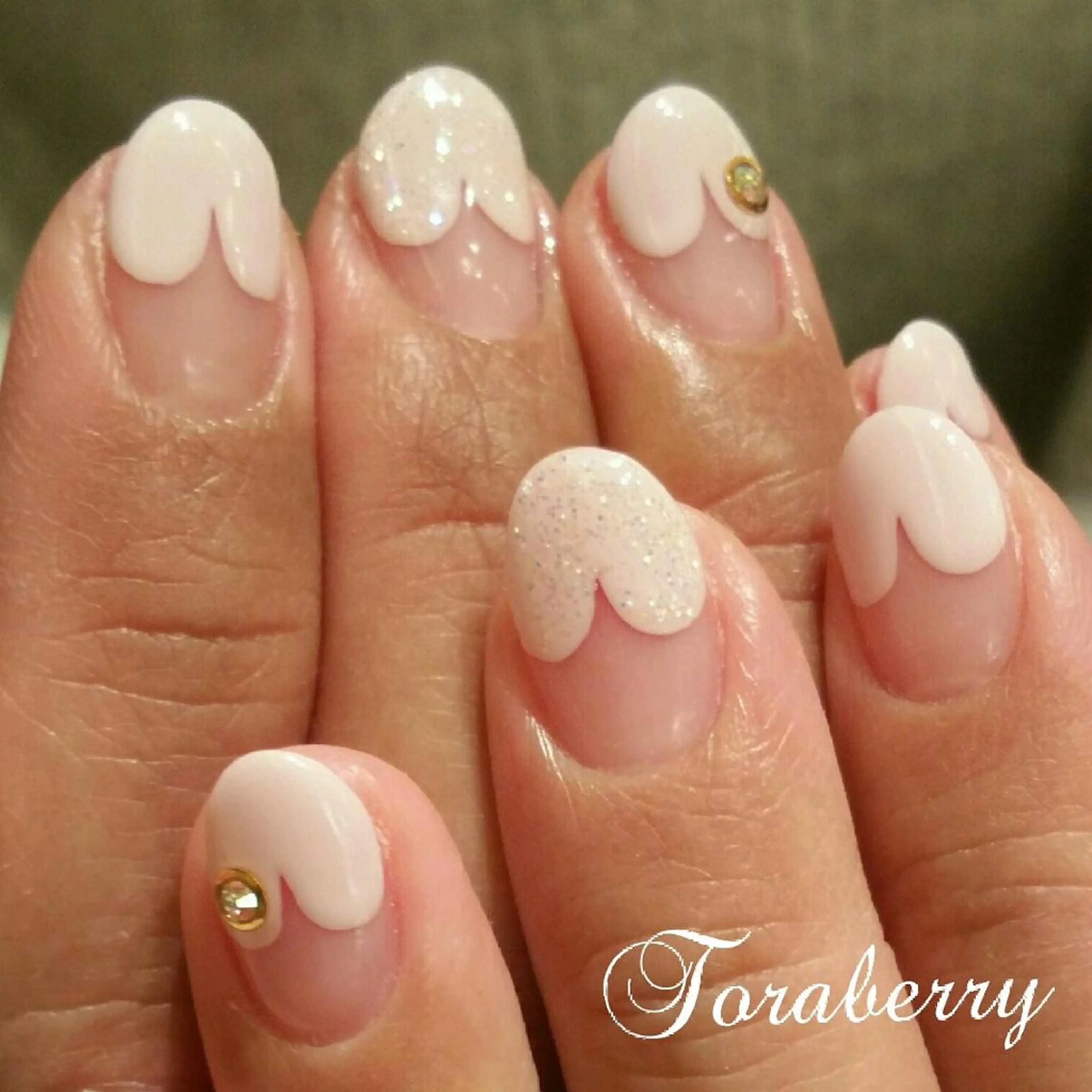 ネイル フレンチネイル ハート ハンドネイル ネイリスト なつみのネイルデザイン