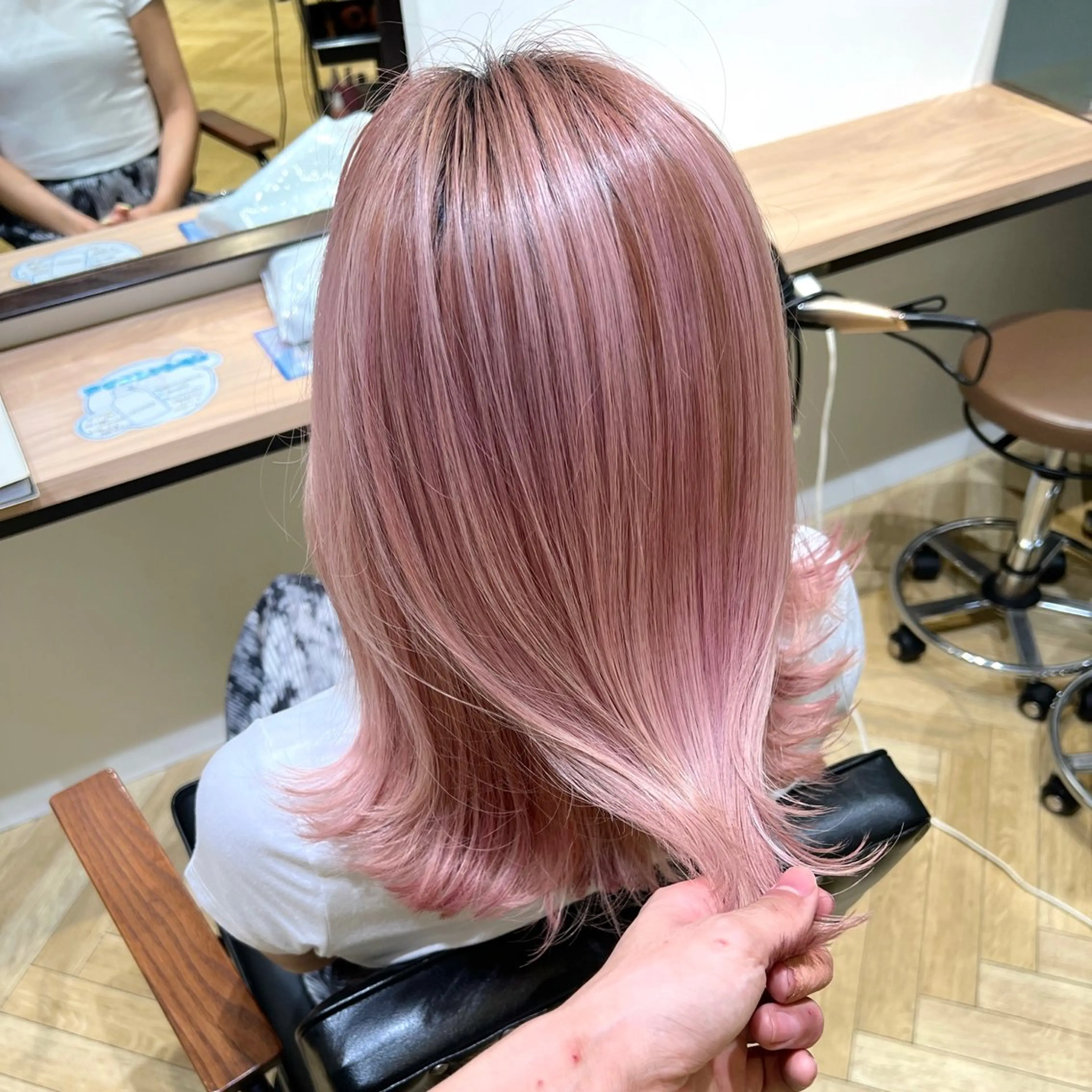 ミディアム カラー ベージュカラー ピンクカラー ピンクベージュ ナチュラルヘア/ 似合わせ/三宅 昌太のヘアスタイル