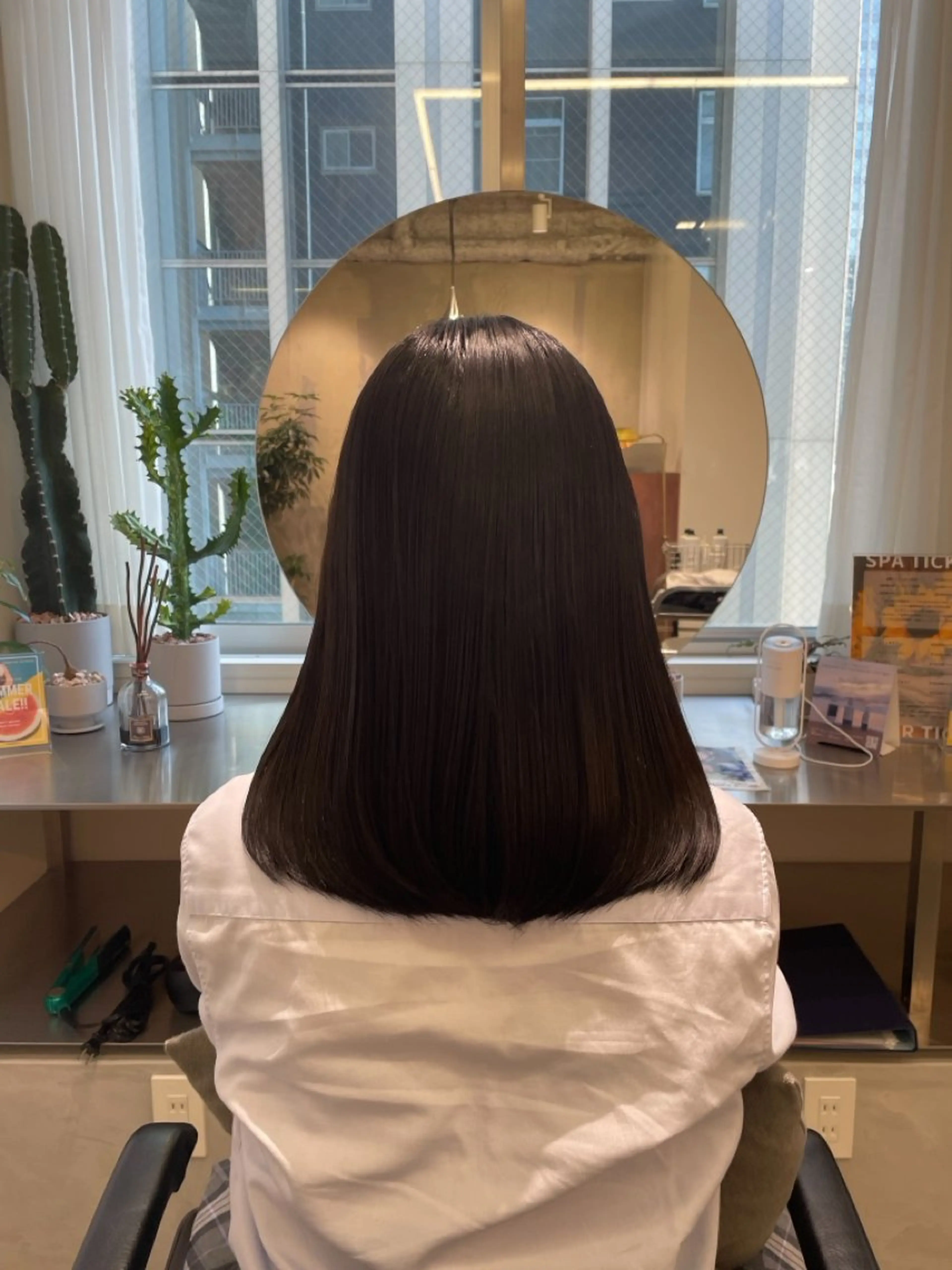 セミロング カラー 塩貝 幸音のヘアスタイル