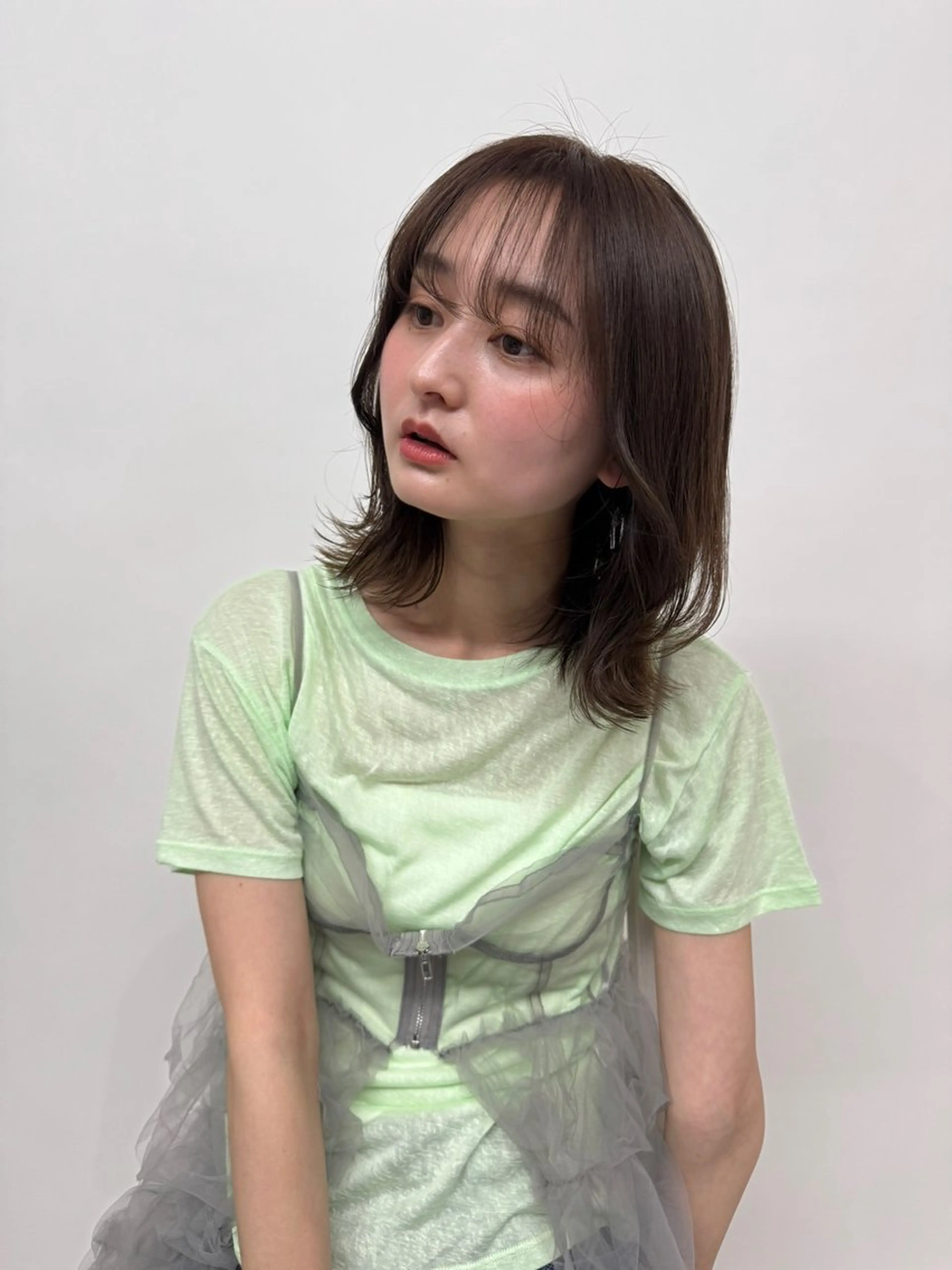 ミディアム カラー オリーブカラー ヘアカラー トリートメント ENIF　大島 芽生のヘアスタイル