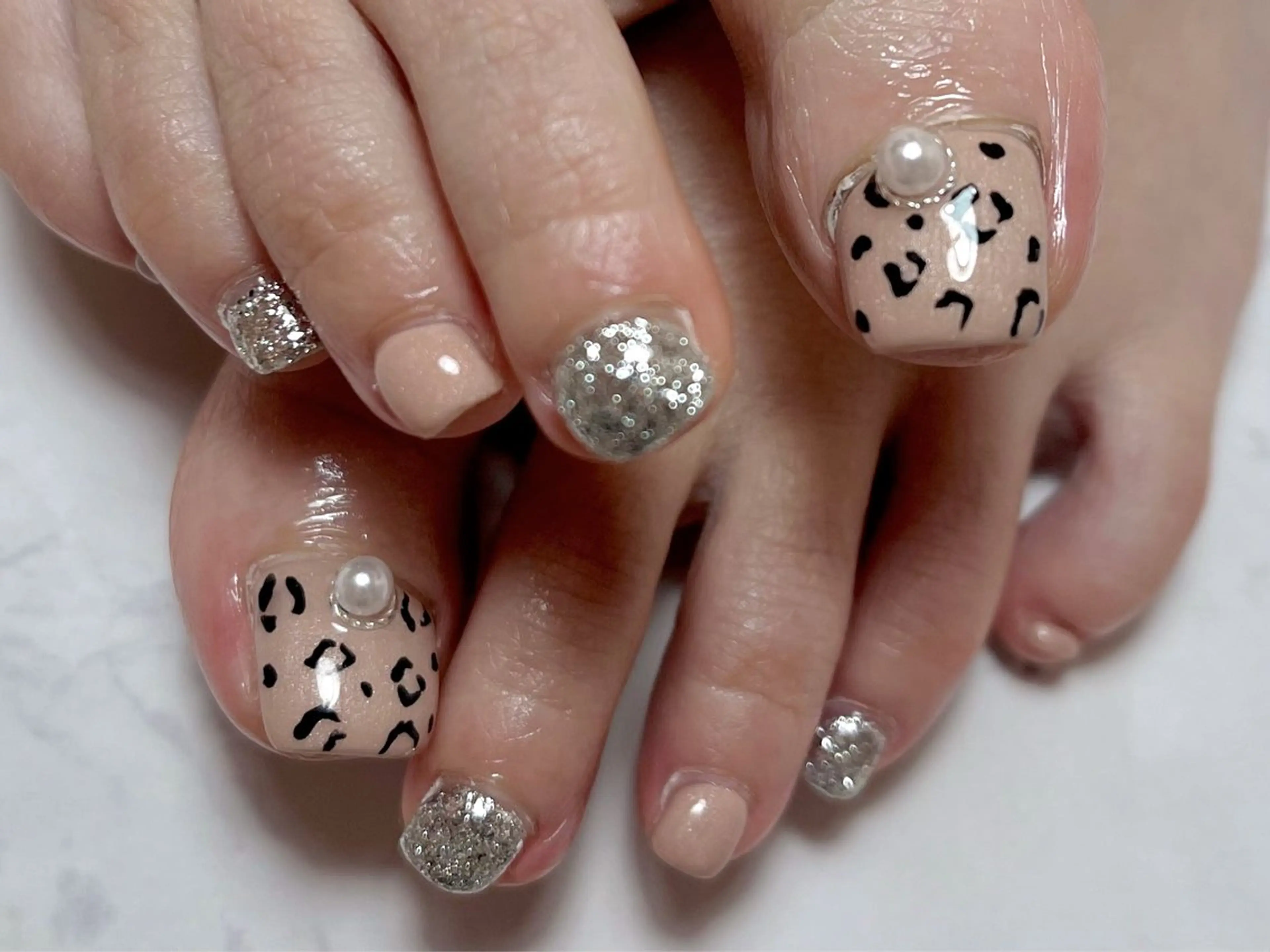 ネイル アニマル柄 フットネイル CREST　高槻店 TAKADAのネイルデザイン