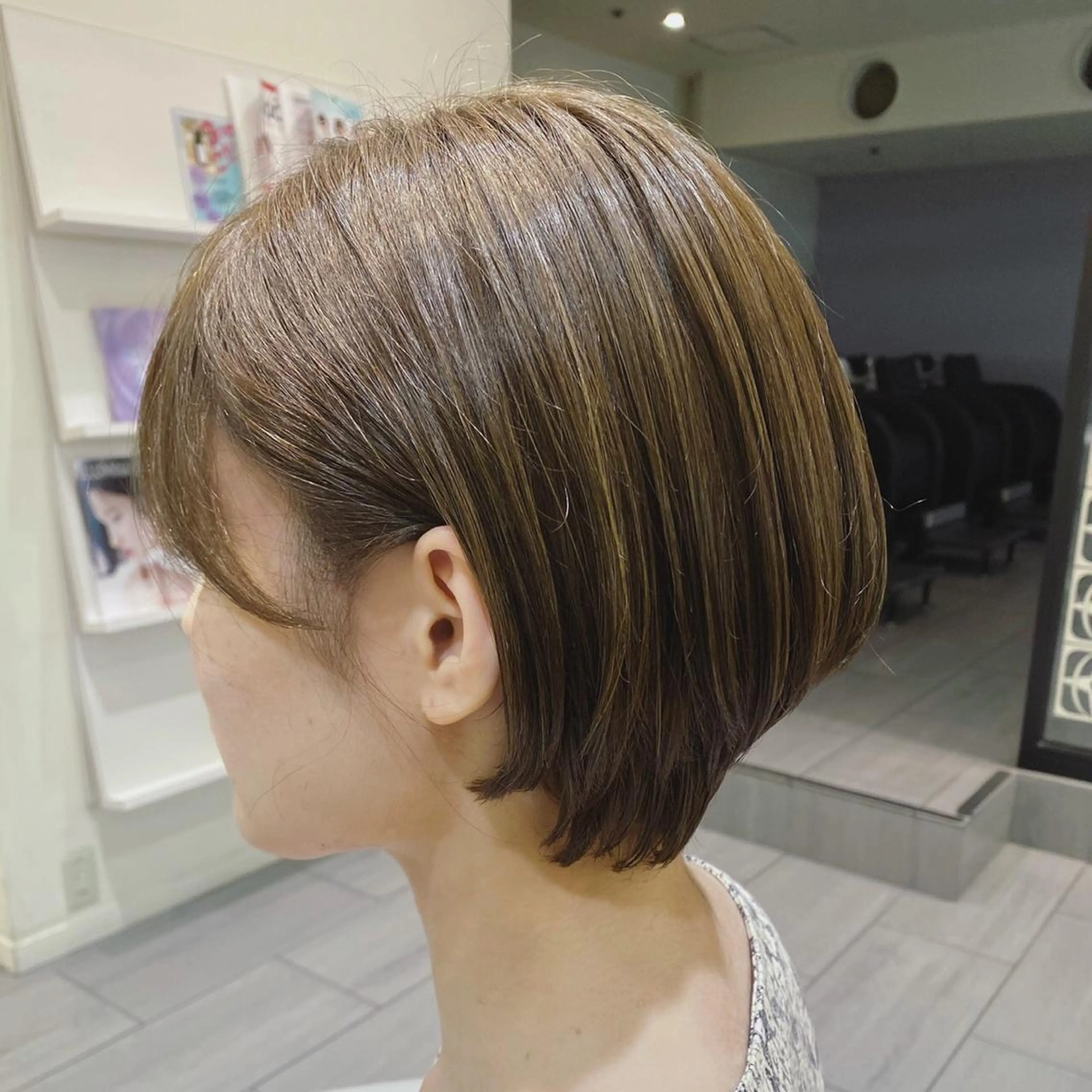 ショート ボブ コテ巻きパーマ 阪上 沙織のヘアスタイル