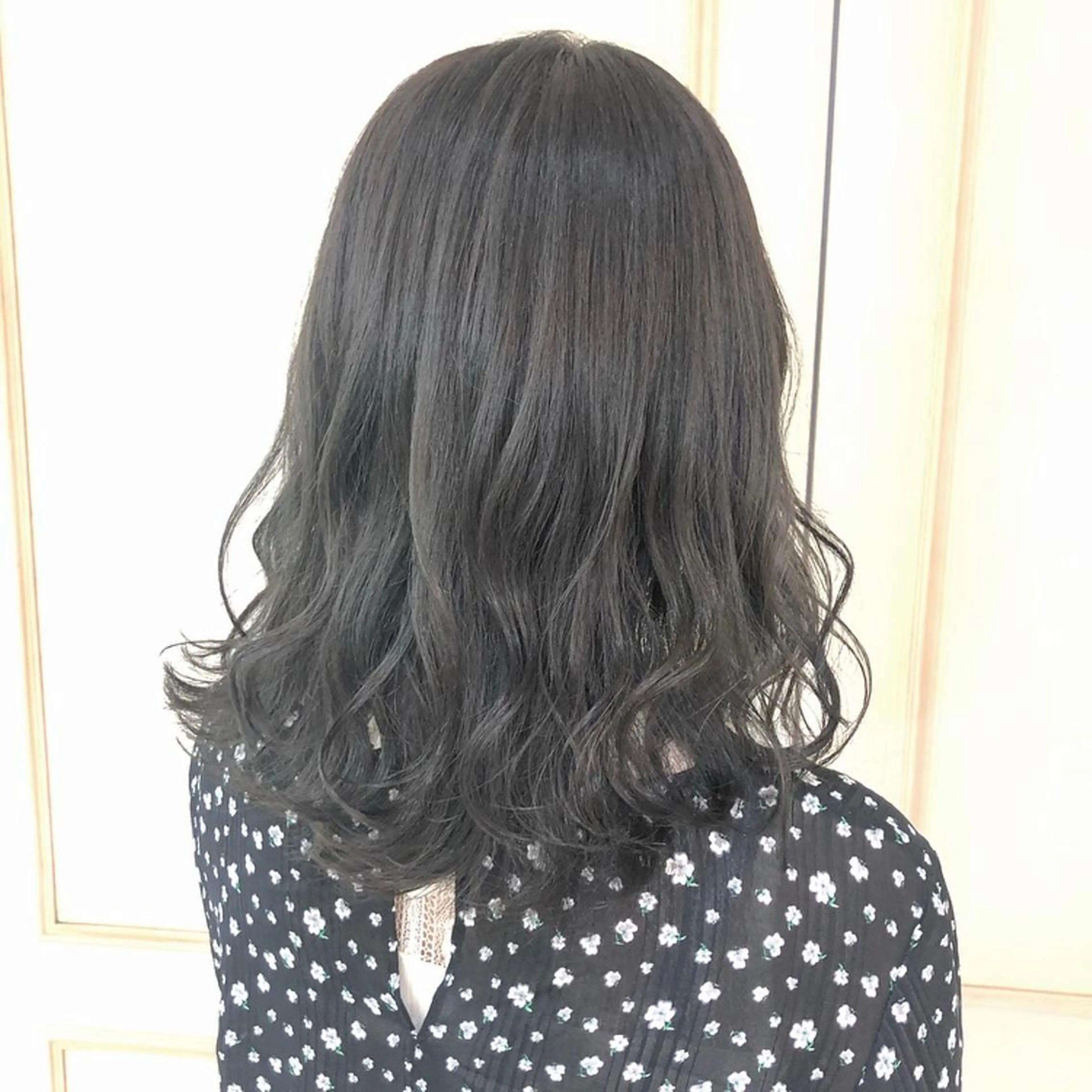 ミディアム カラー TRENCH　相澤 果歩のヘアスタイル