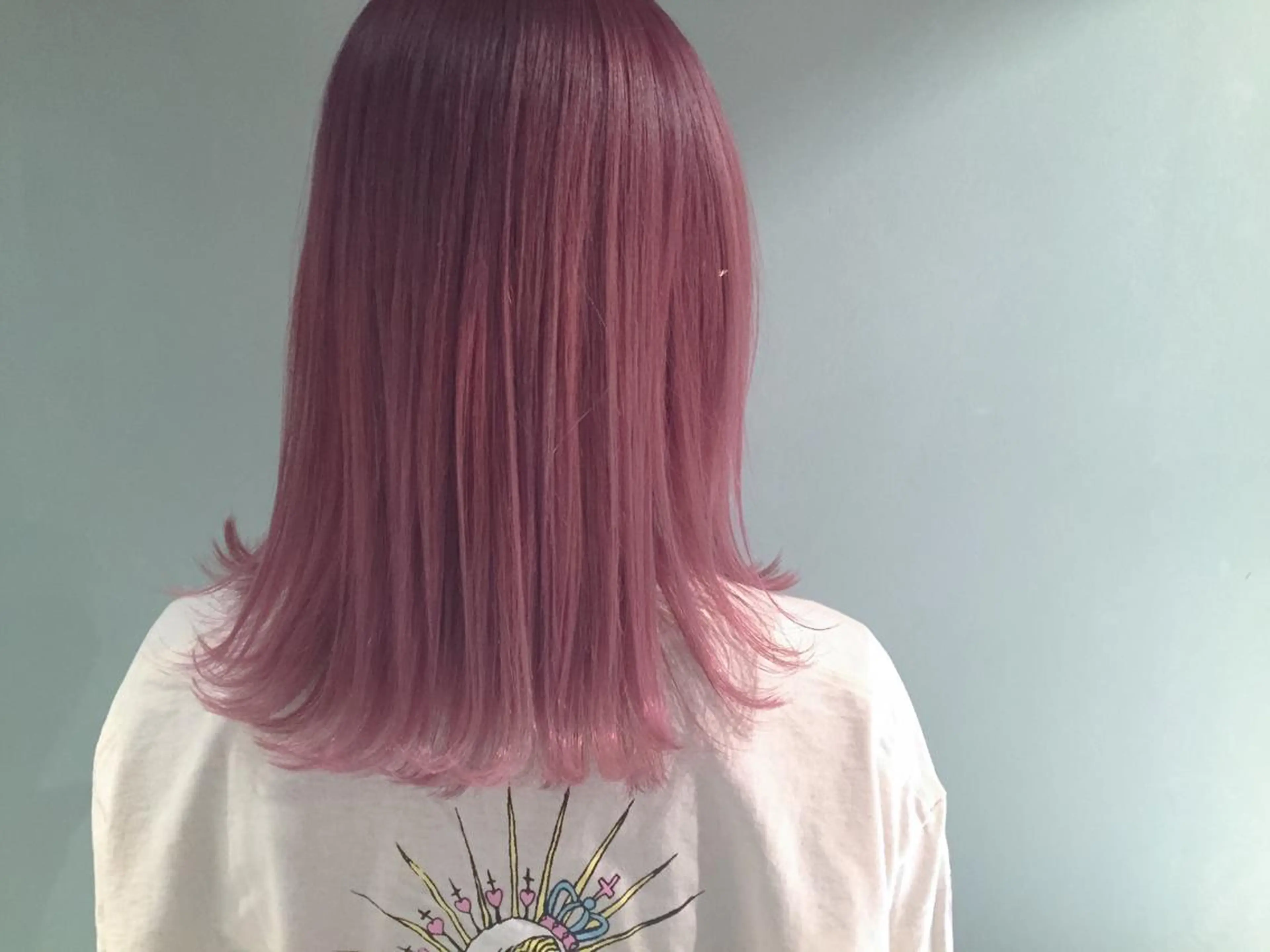 セミロング カラー ブリーチ ピンクカラー 外ハネヘア salonF 🔸hamaのマツエク・マツパデザイン