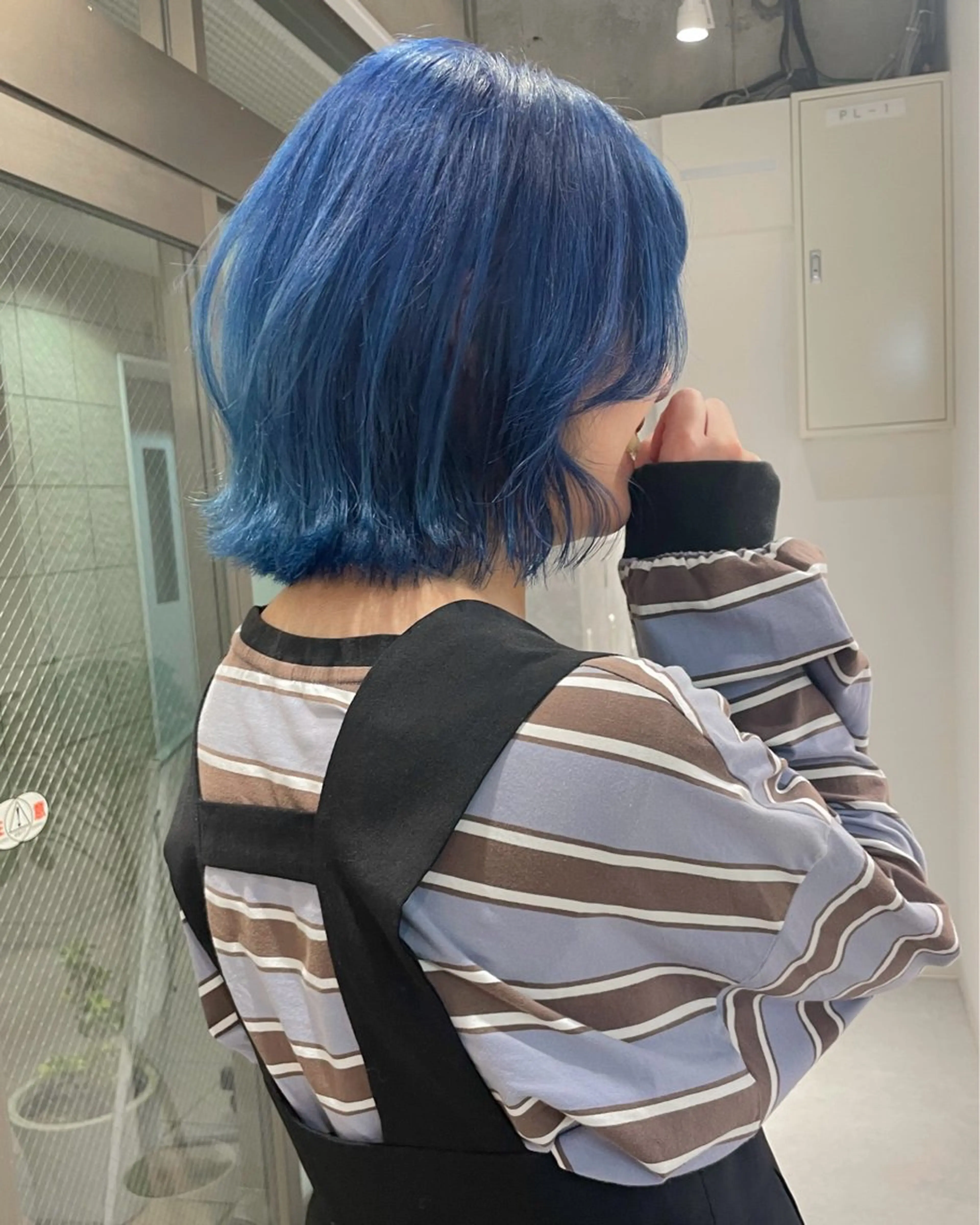 ミディアム カラー ブリーチ ブルーカラー カット ダブルカラー,透け カラーHINARIのヘアスタイル