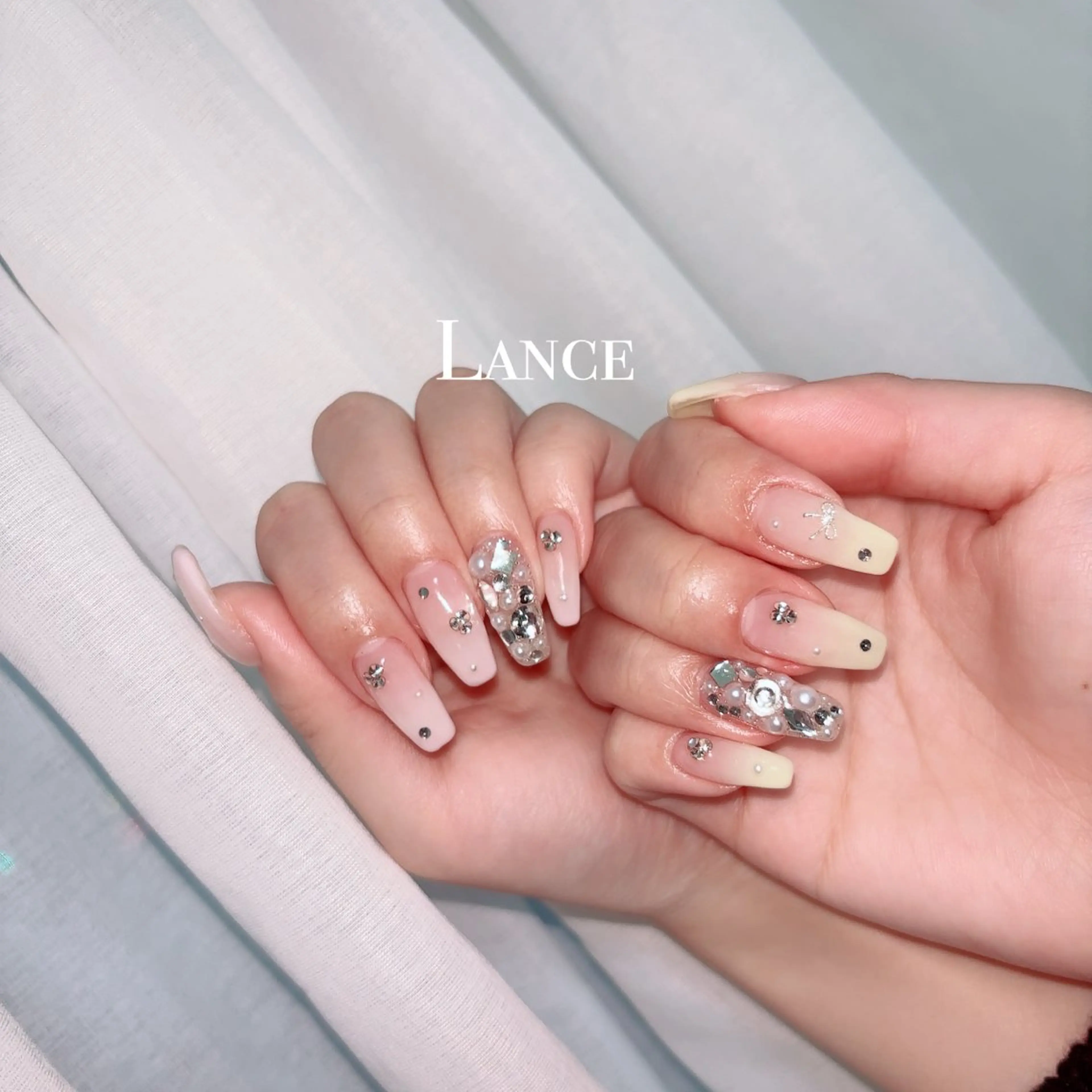 ネイル キラキラネイル 韓国ネイル 春ネイル ワンホンネイル 冬ネイル ハンドネイル Lance nailのネイルデザイン