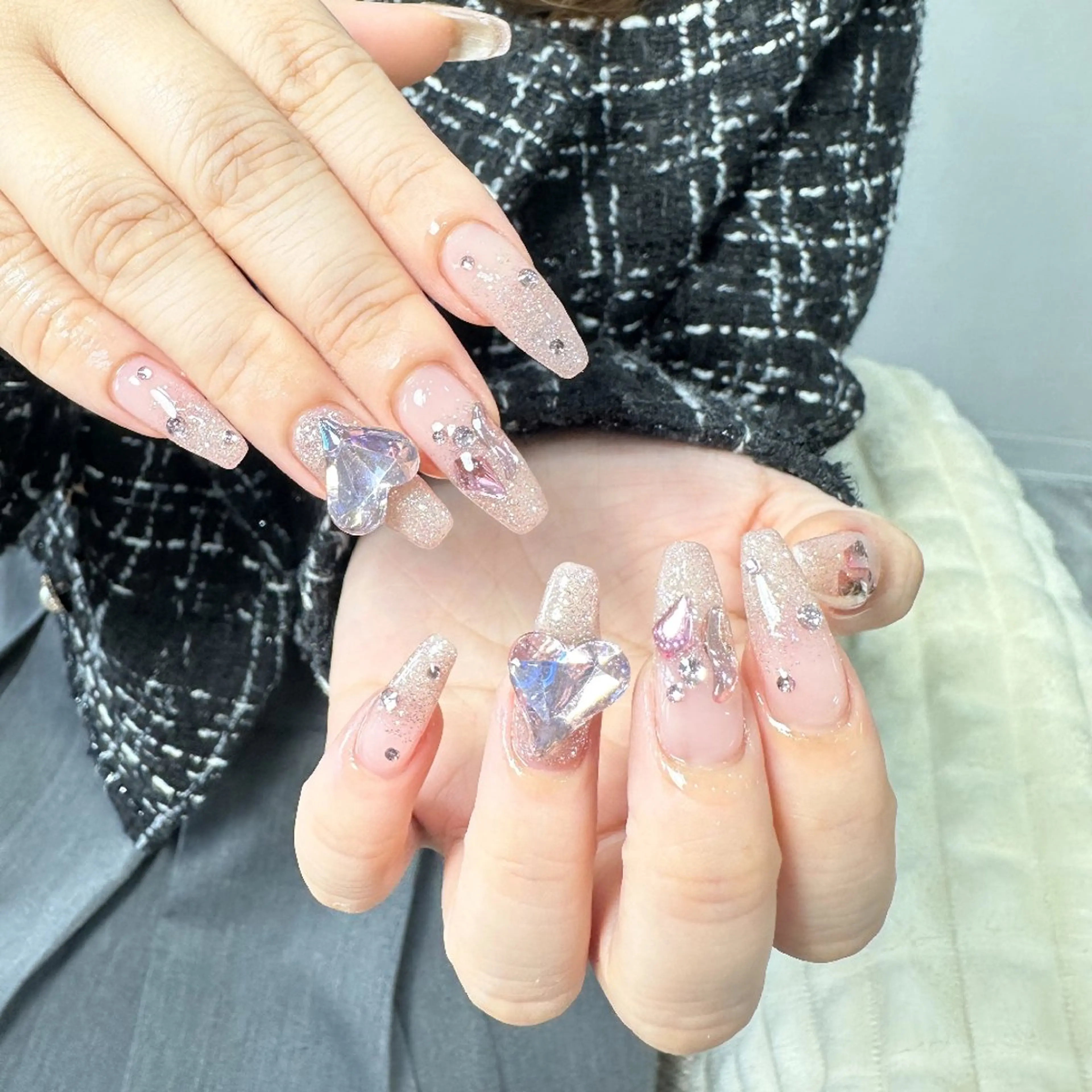 ネイル チークネイル フレンチネイル ジェルネイル ガーリー キラキラネイル ハンドネイル UM Nail Salonのネイルデザイン