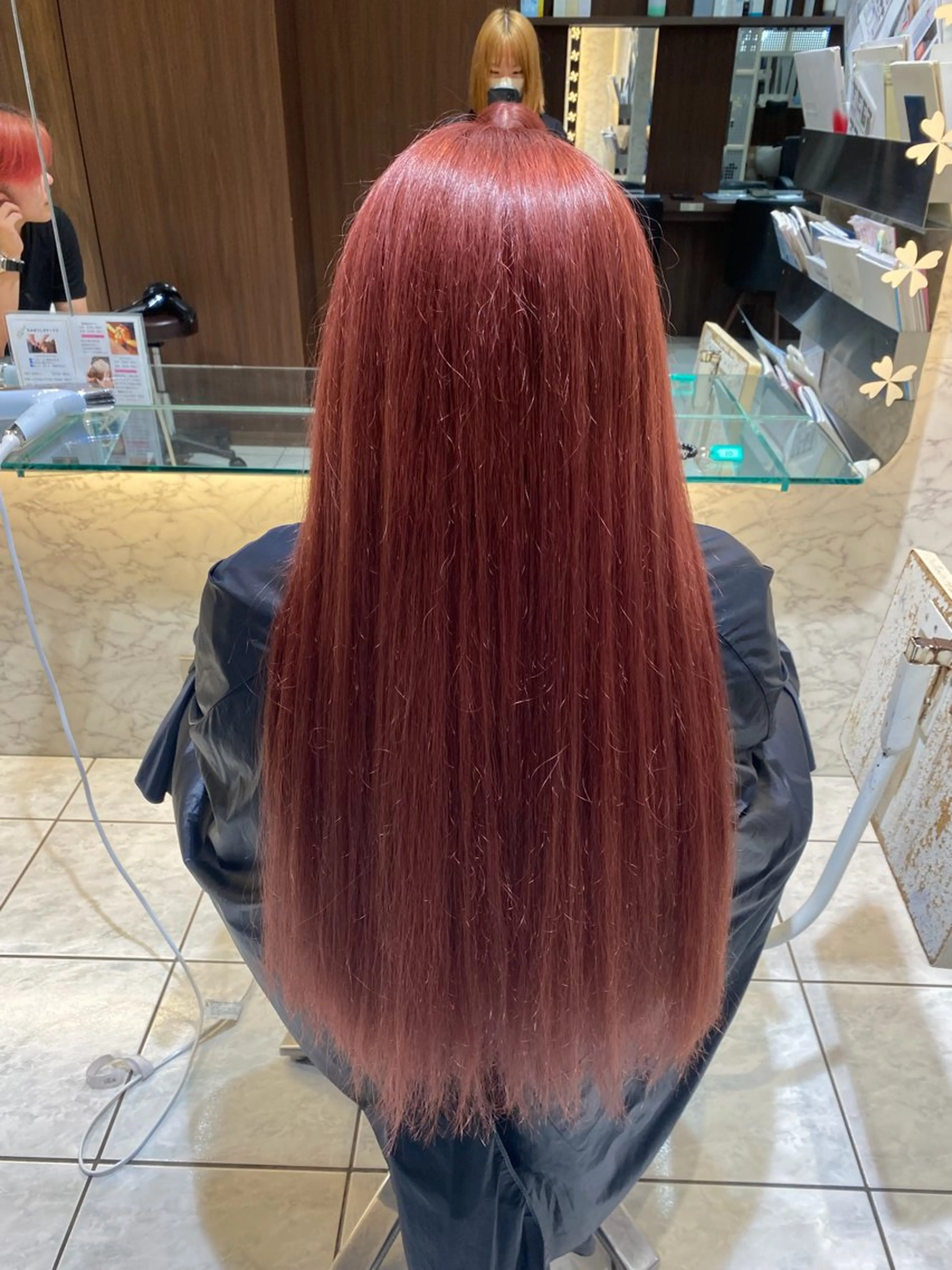 カラー ブリーチ ブリーチなしカラー レッドカラー 椿 薫のヘアスタイル