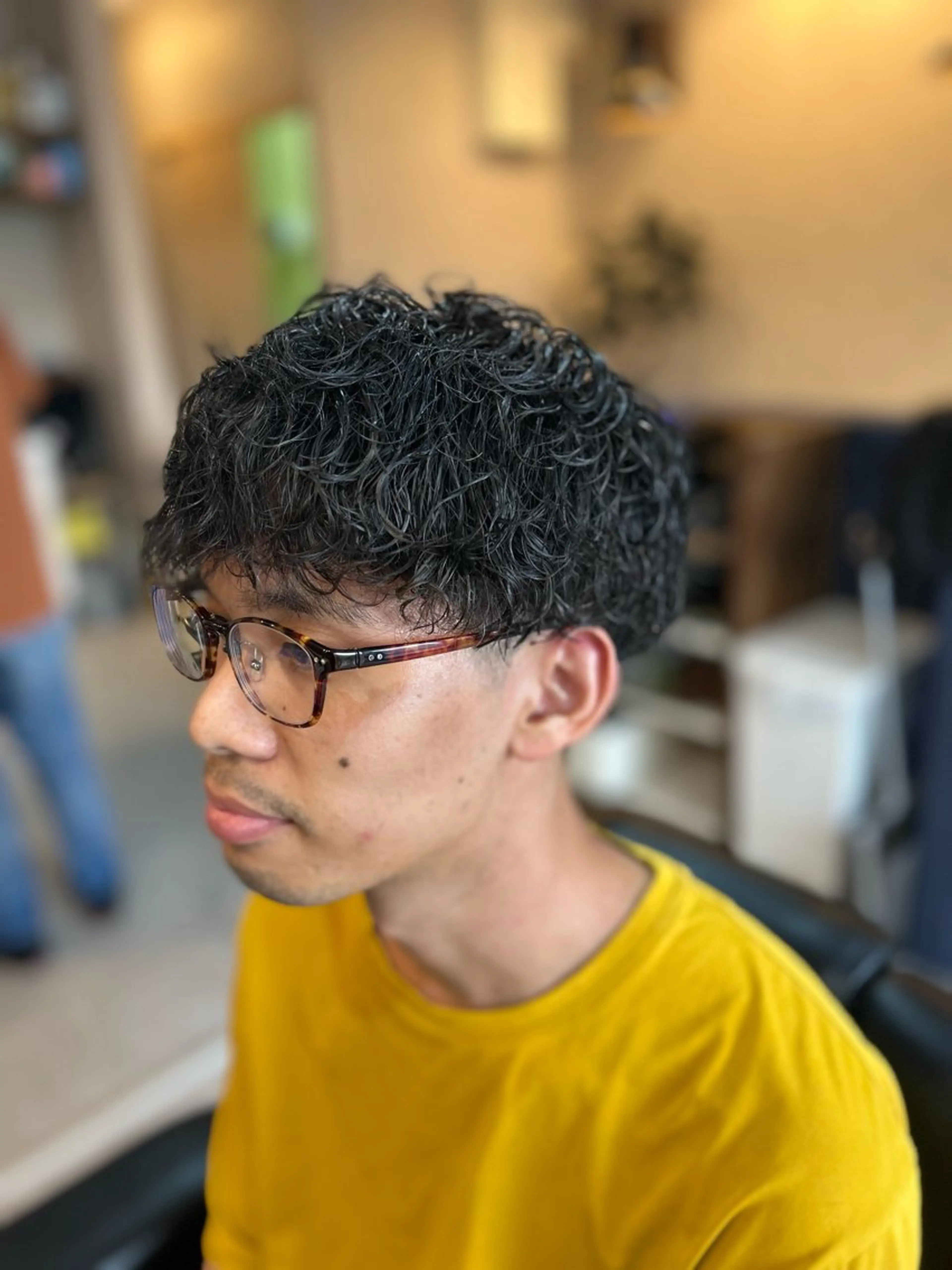 ミディアム パーマ メンズ ミディアムパーマ メンズパーマ ツイストスパイラルパーマ スパイラルパーマ THEBARBER TEN所属・伊禮 海凪のヘアスタイル