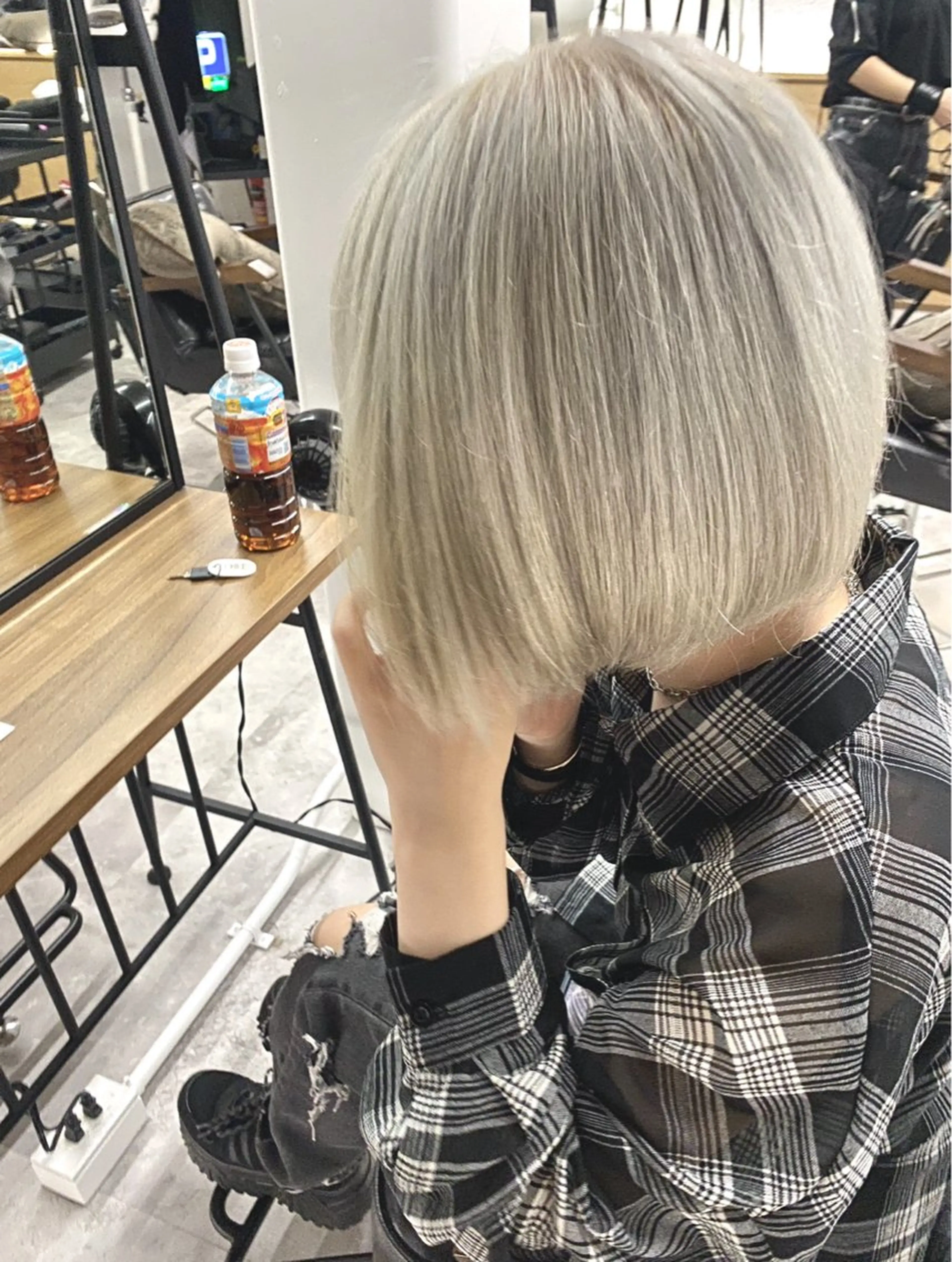 ミディアム カラー 岡村 莉穂のヘアスタイル