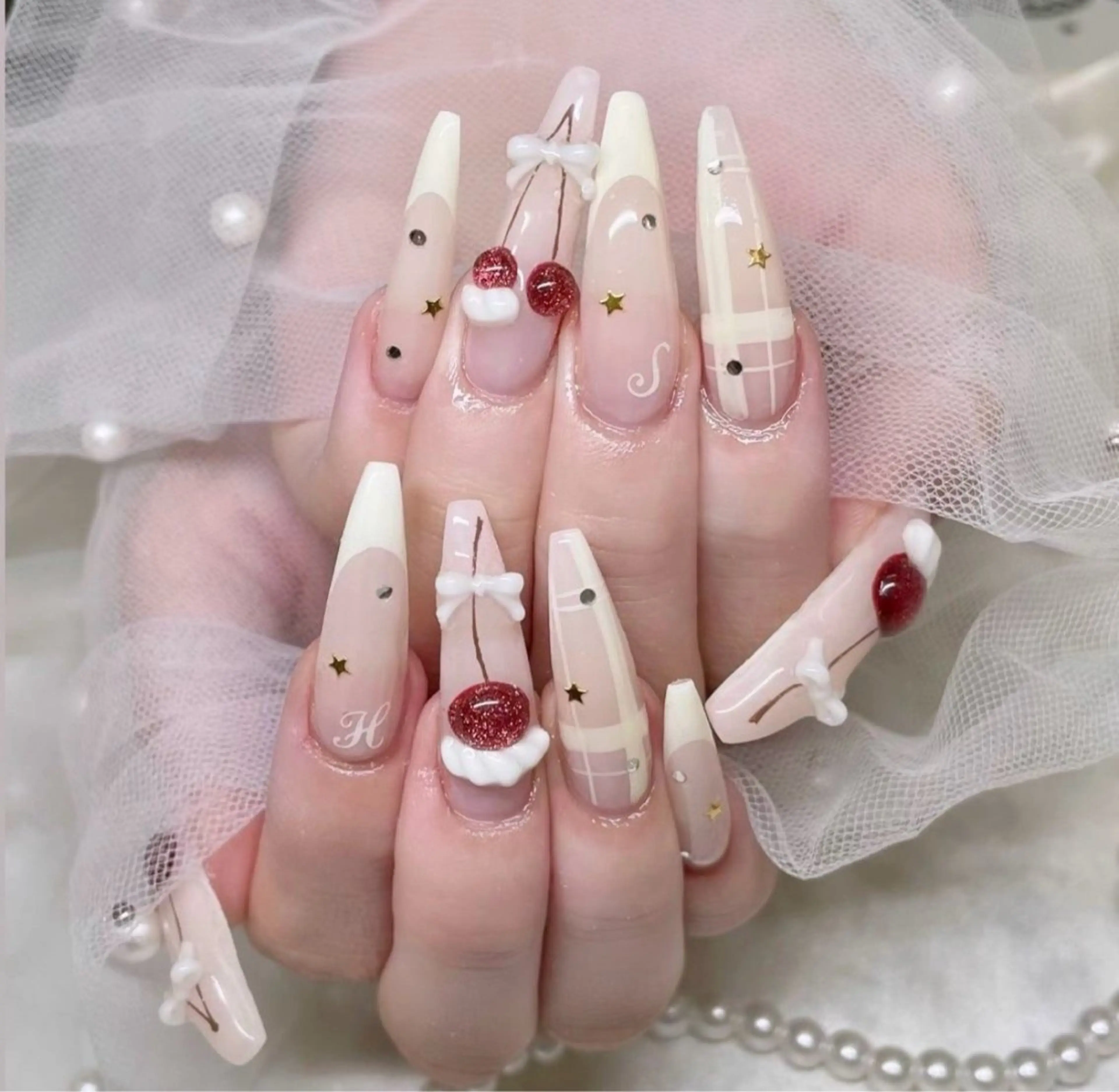 カラー グラデーションカラー ピンクカラー ハンドネイル AIN Nailのネイルデザイン