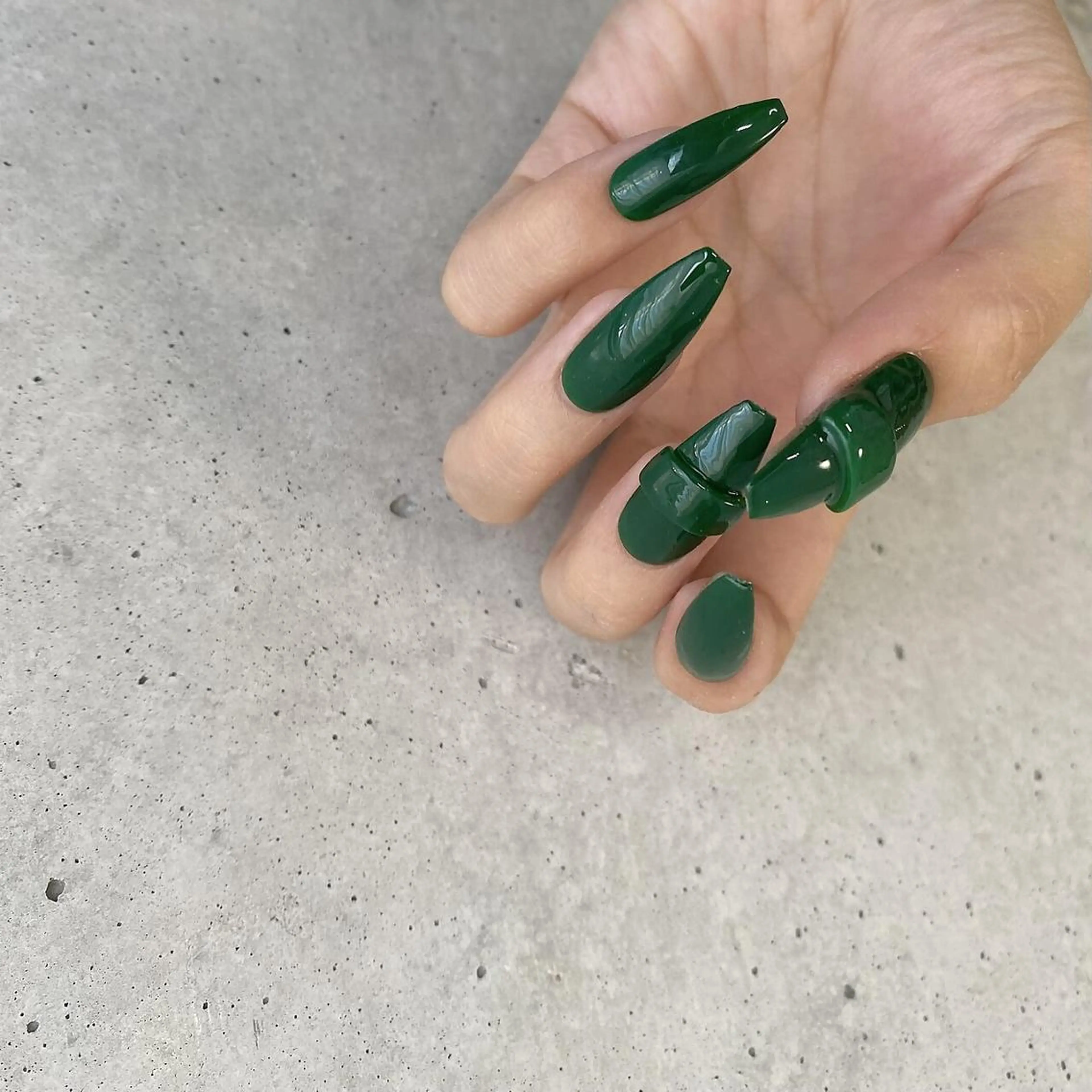 ネイル Ray. ちゅるん系ニュアンスのエステ・リラクイメージ