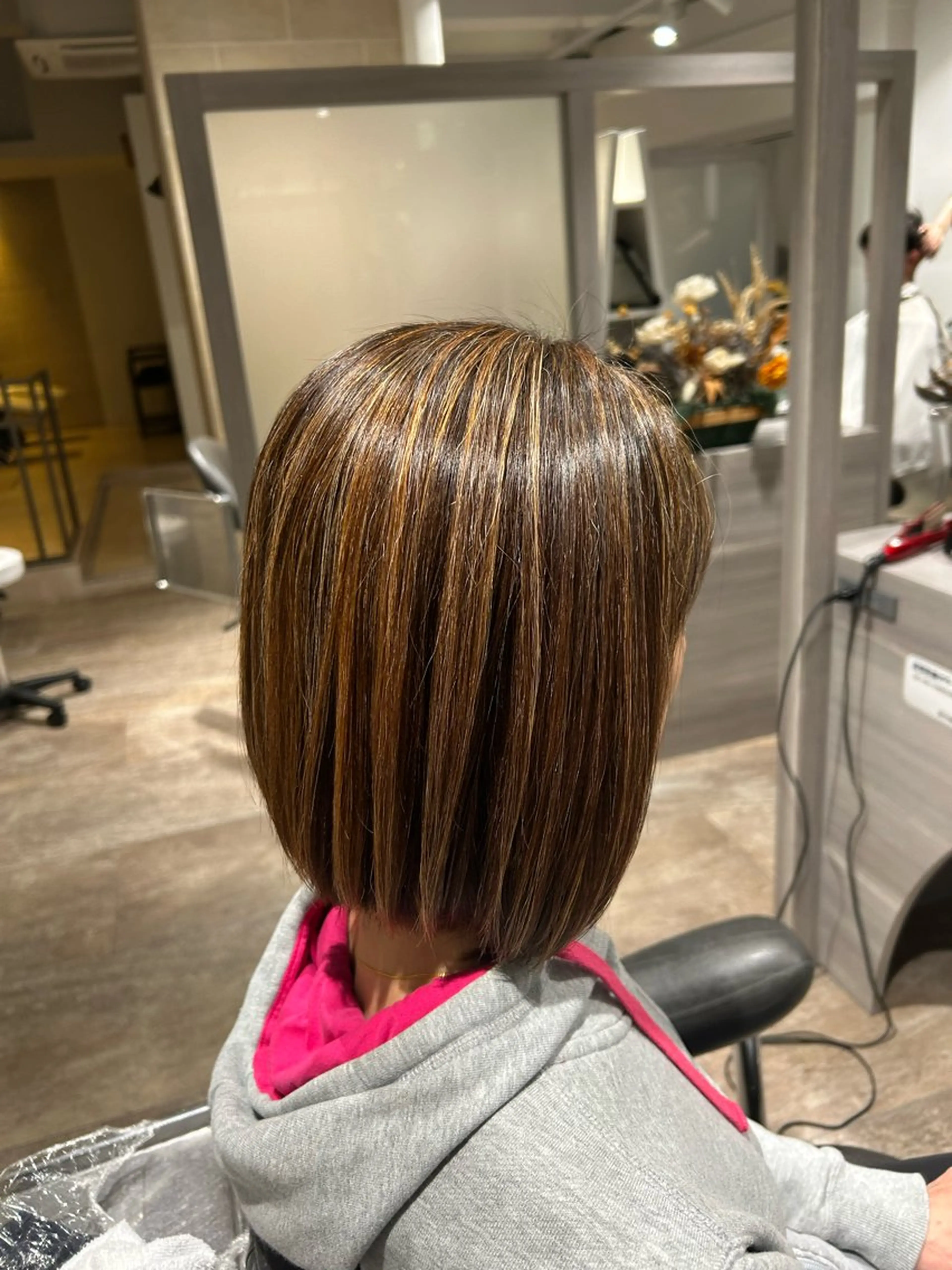 ミディアム カラー 武井 哉子のヘアスタイル