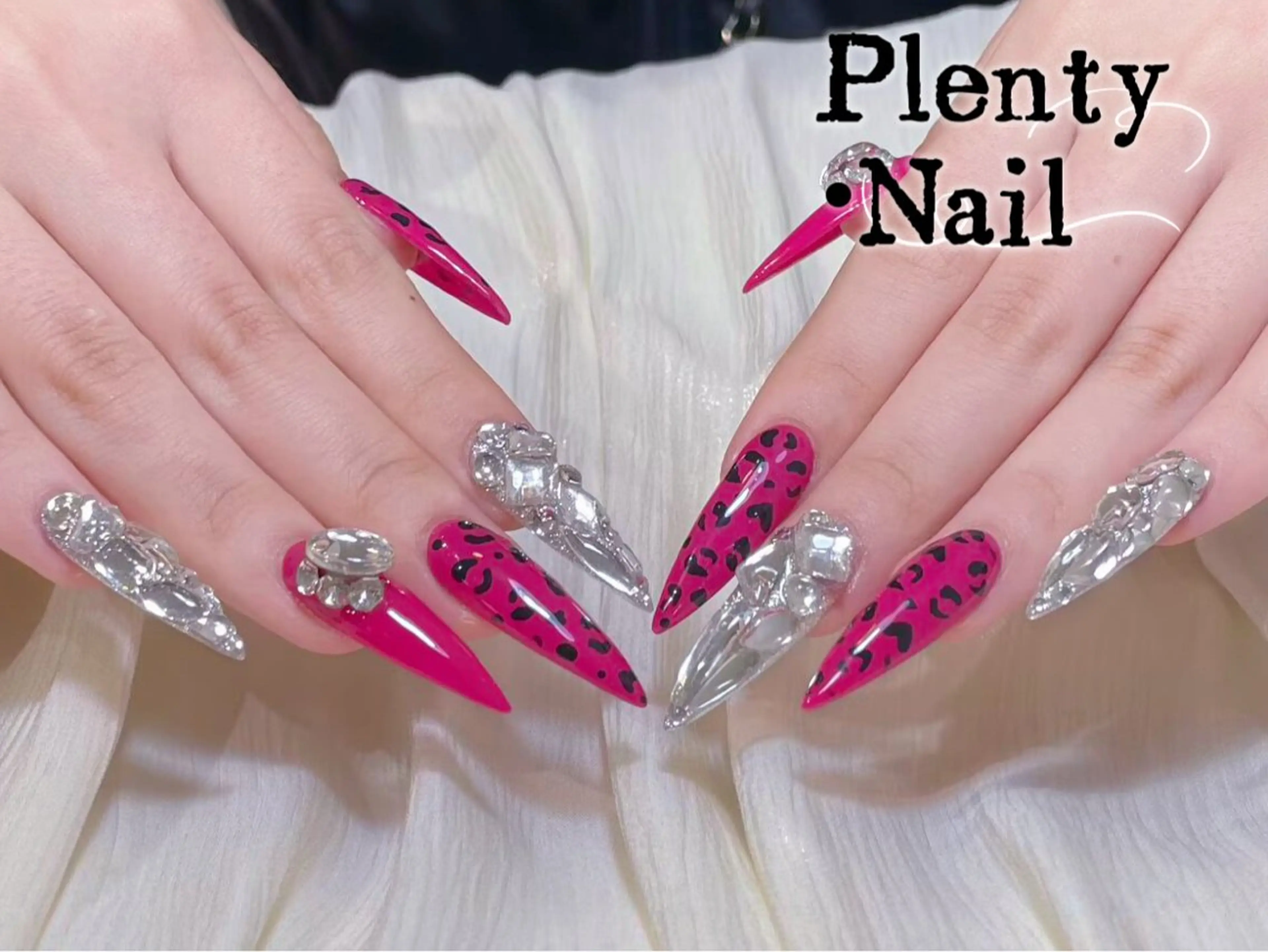 ネイル アートネイル オーロラネイル ガーリー キラキラネイル マグネットネイル Plenty Kokona🩷のネイルデザイン