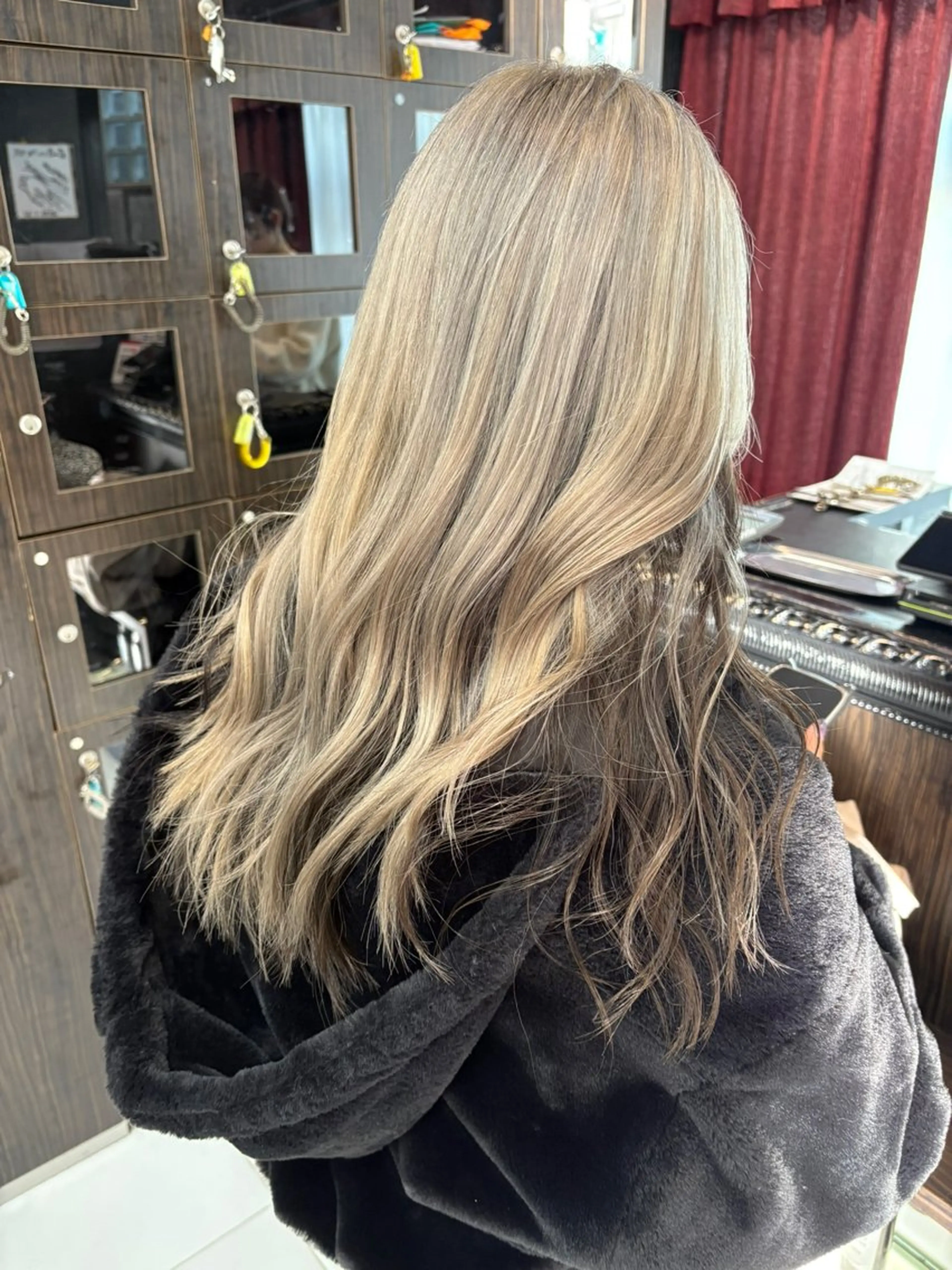 セミロング カラー Eleanor立川北口所属・🦋YUI 髪質改善 ブリーチ　着付け🦋のヘアスタイル