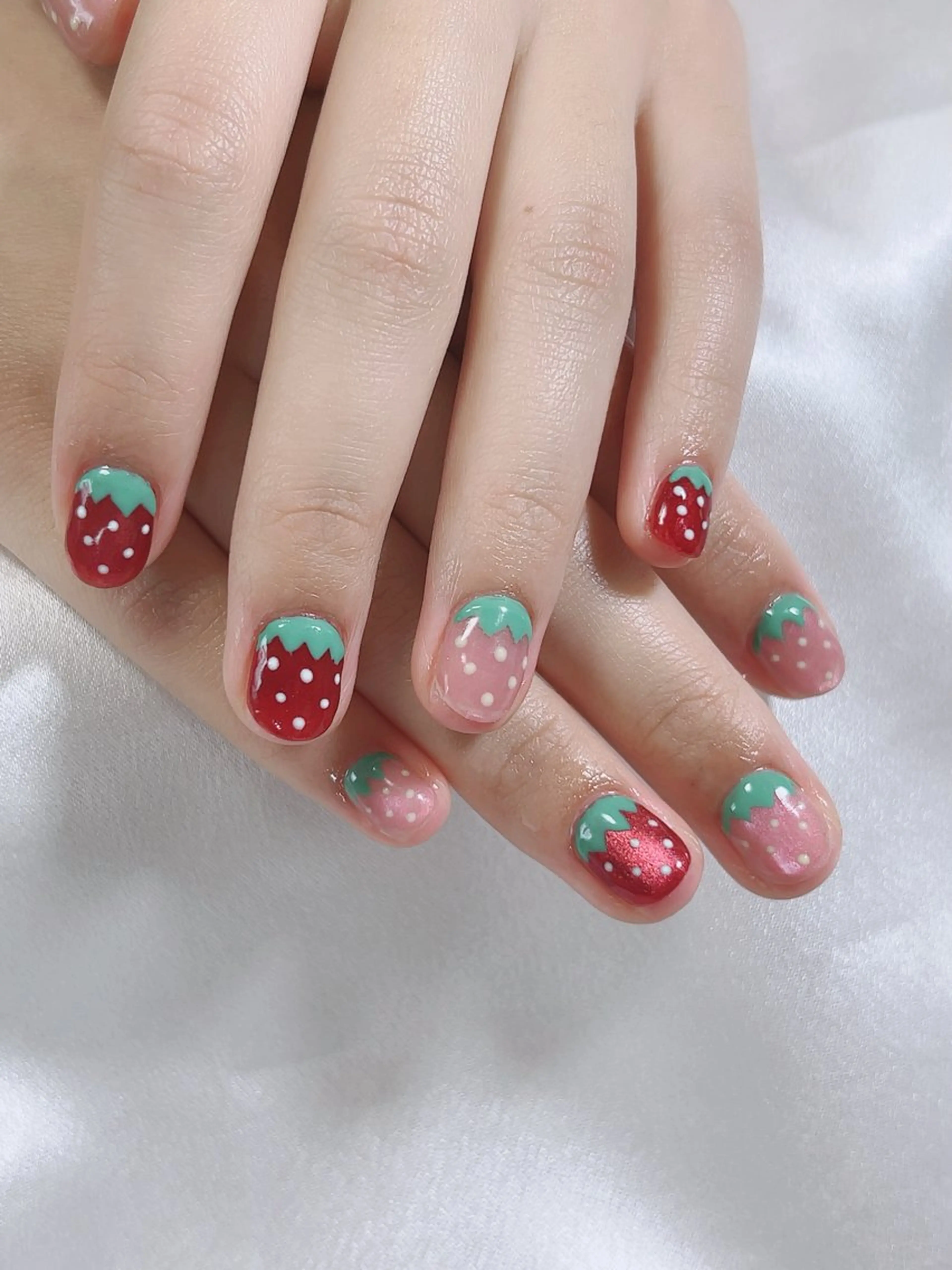 ネイル ジェルネイル グリーン マグネットネイル ピンク ぷっくりネイル ハンドネイル 漆崎 茜のネイルデザイン
