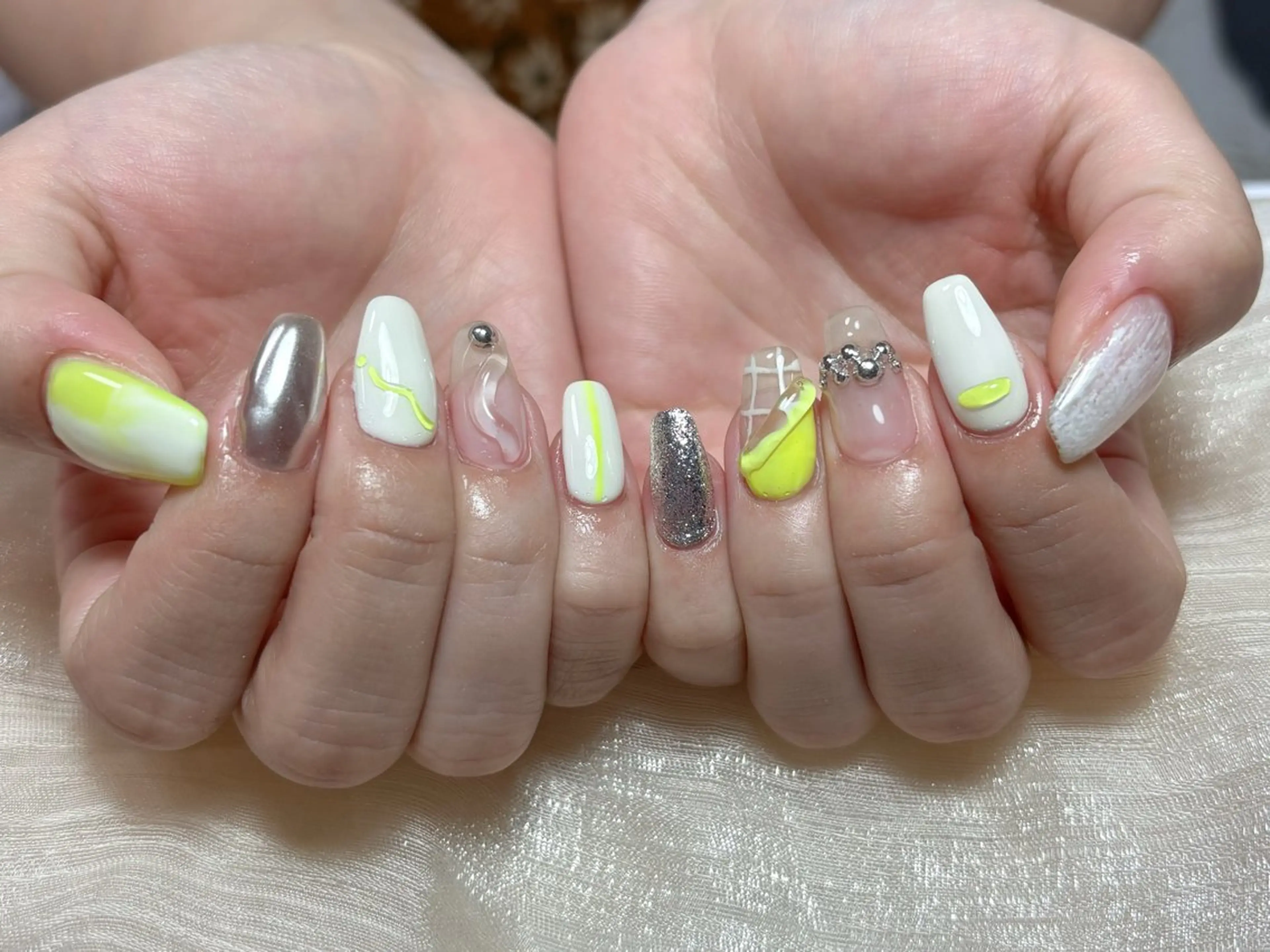 ネイル オーロラネイル チークネイル フレンチネイル ジェルネイル ガラスフレンチ ハンドネイル Nail Jolieのネイルデザイン