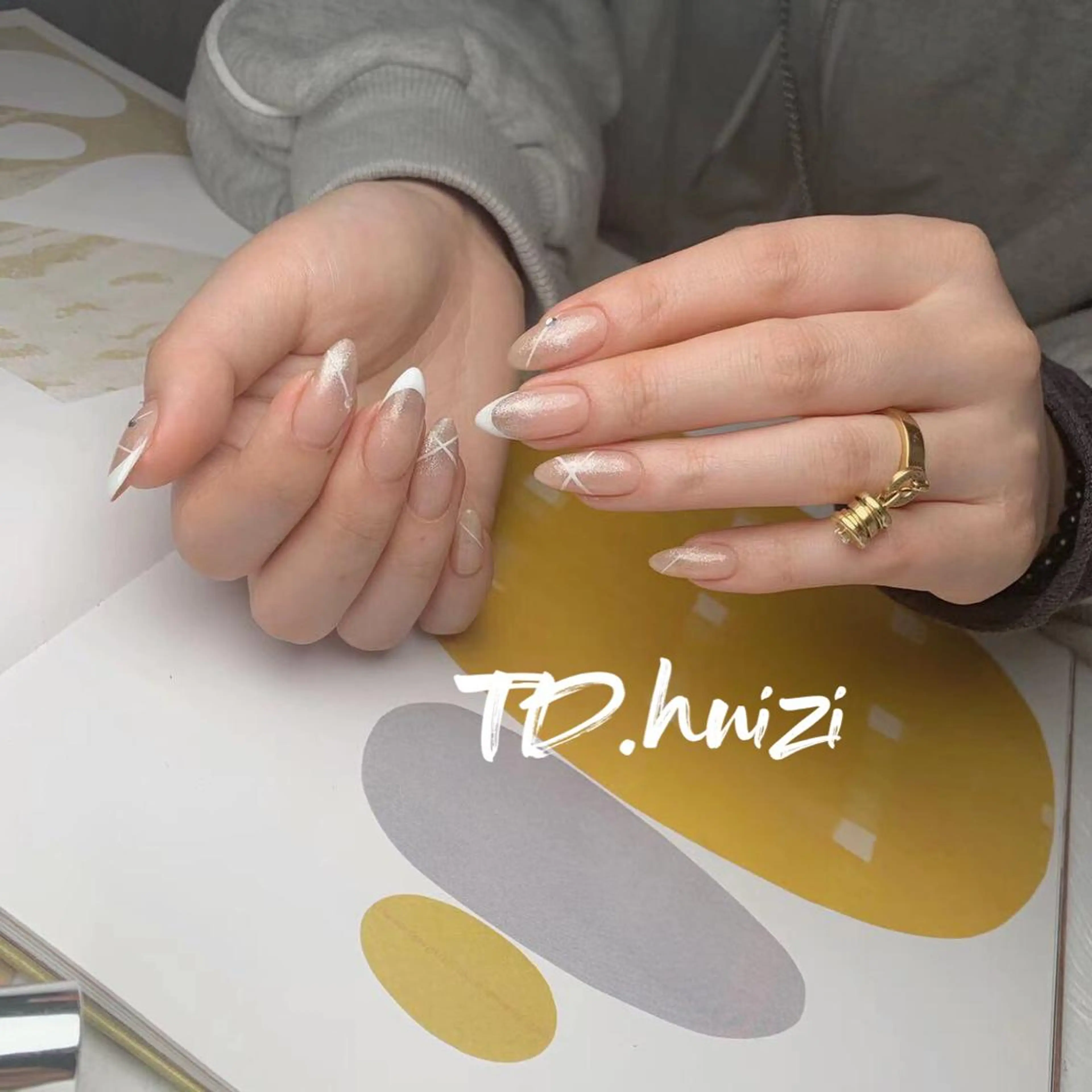 ミディアム めぐみのネイルサロン スタッフ練習のネイルデザイン