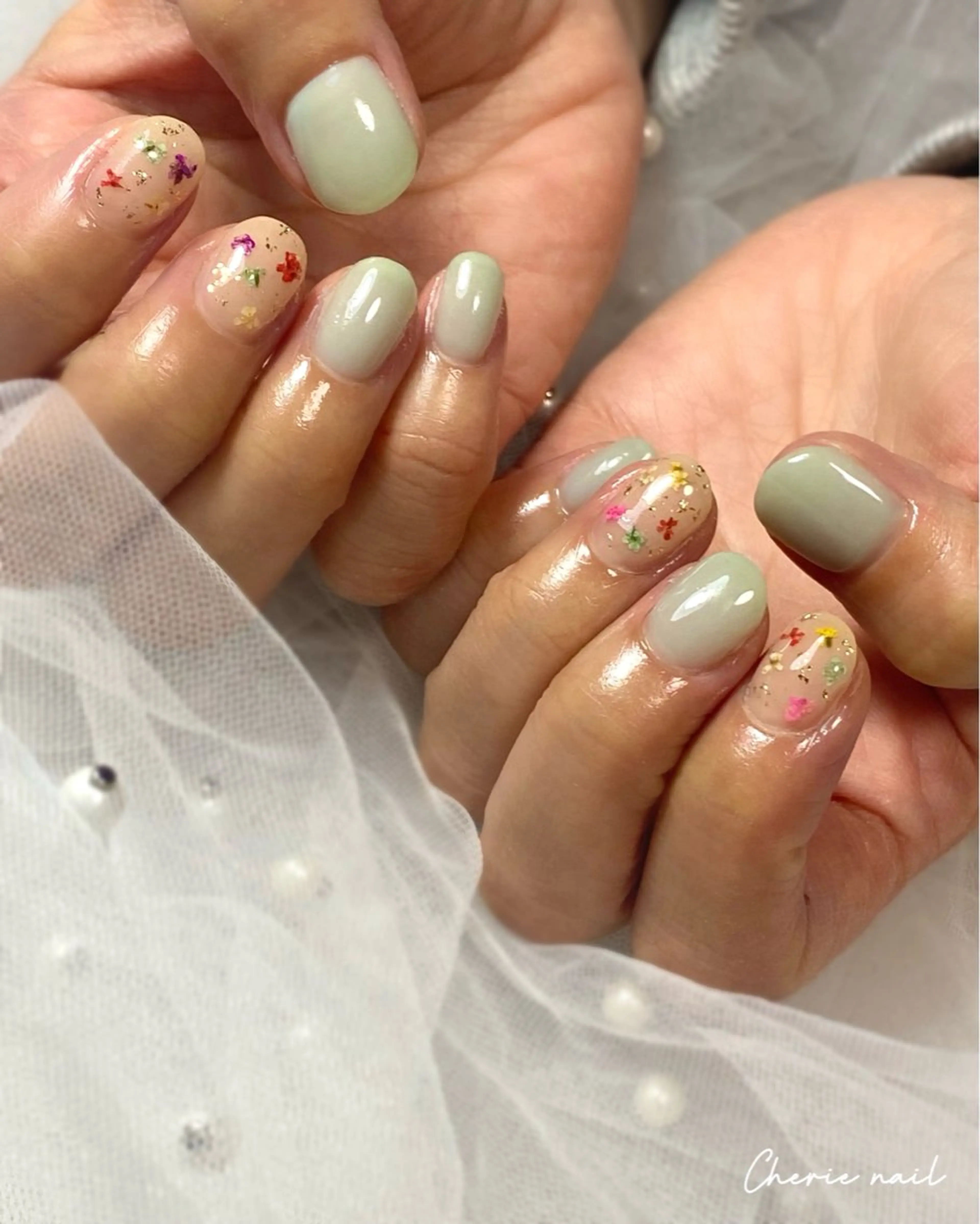 ネイル フラワーネイル ジェルネイル グリーン オフィスネイル 春ネイル ハンドネイル Cherienail yunaのネイルデザイン